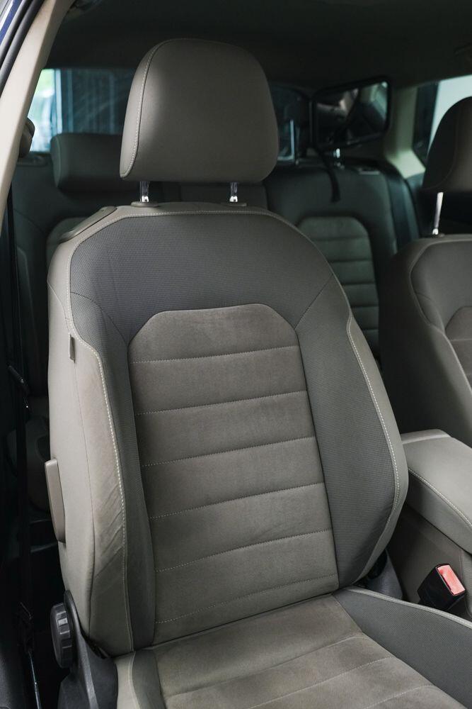 Volkswagen Golf view 12