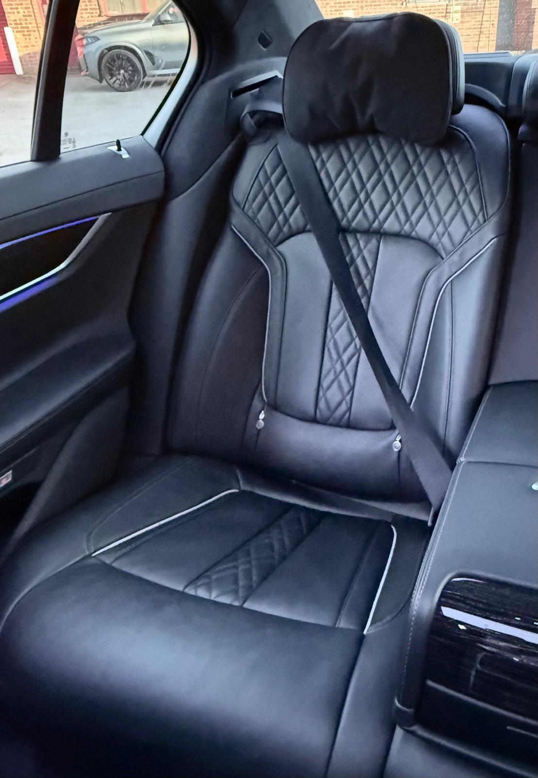 BMW 7 Series view 26