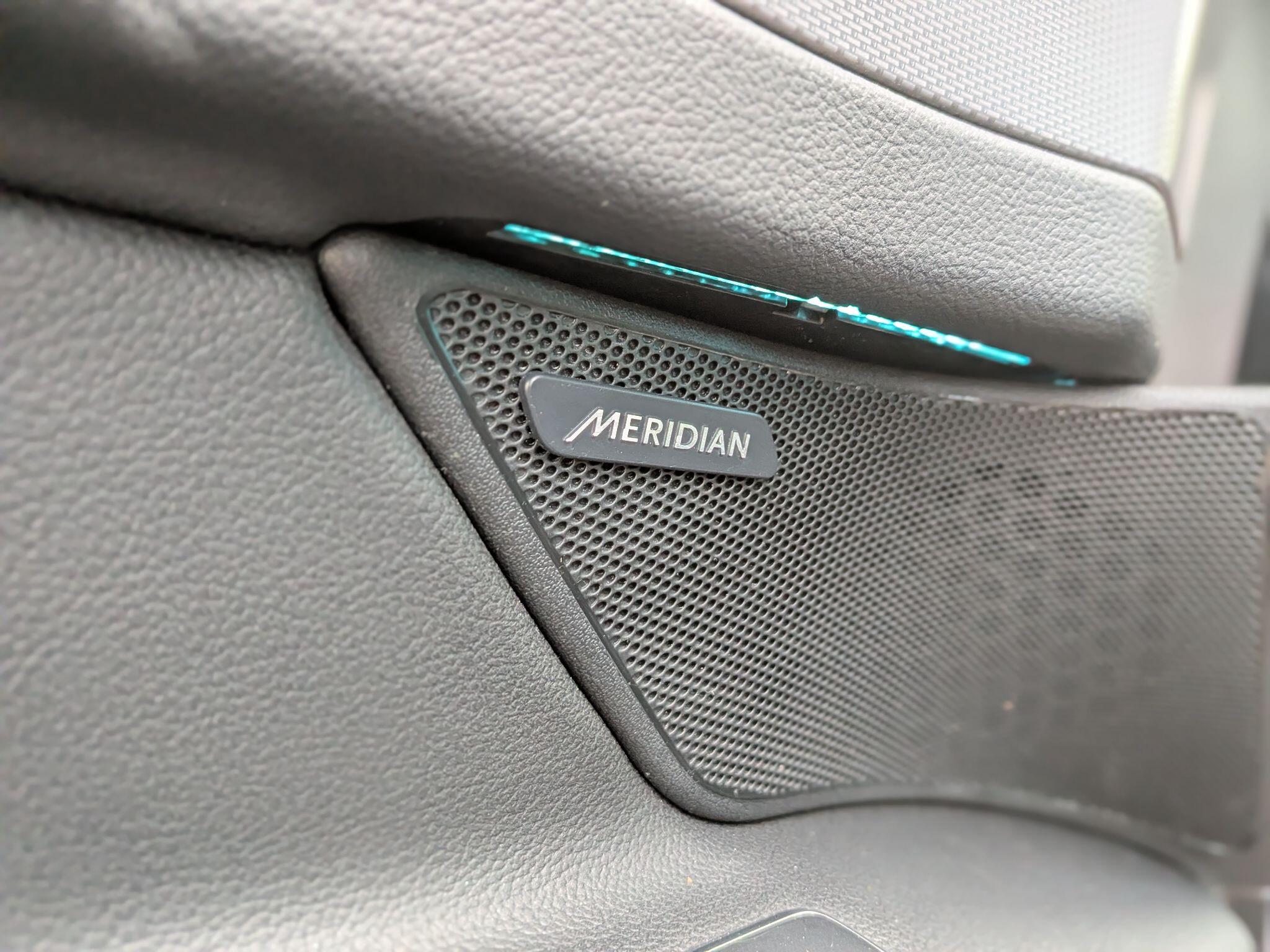 Jaguar XF view 39