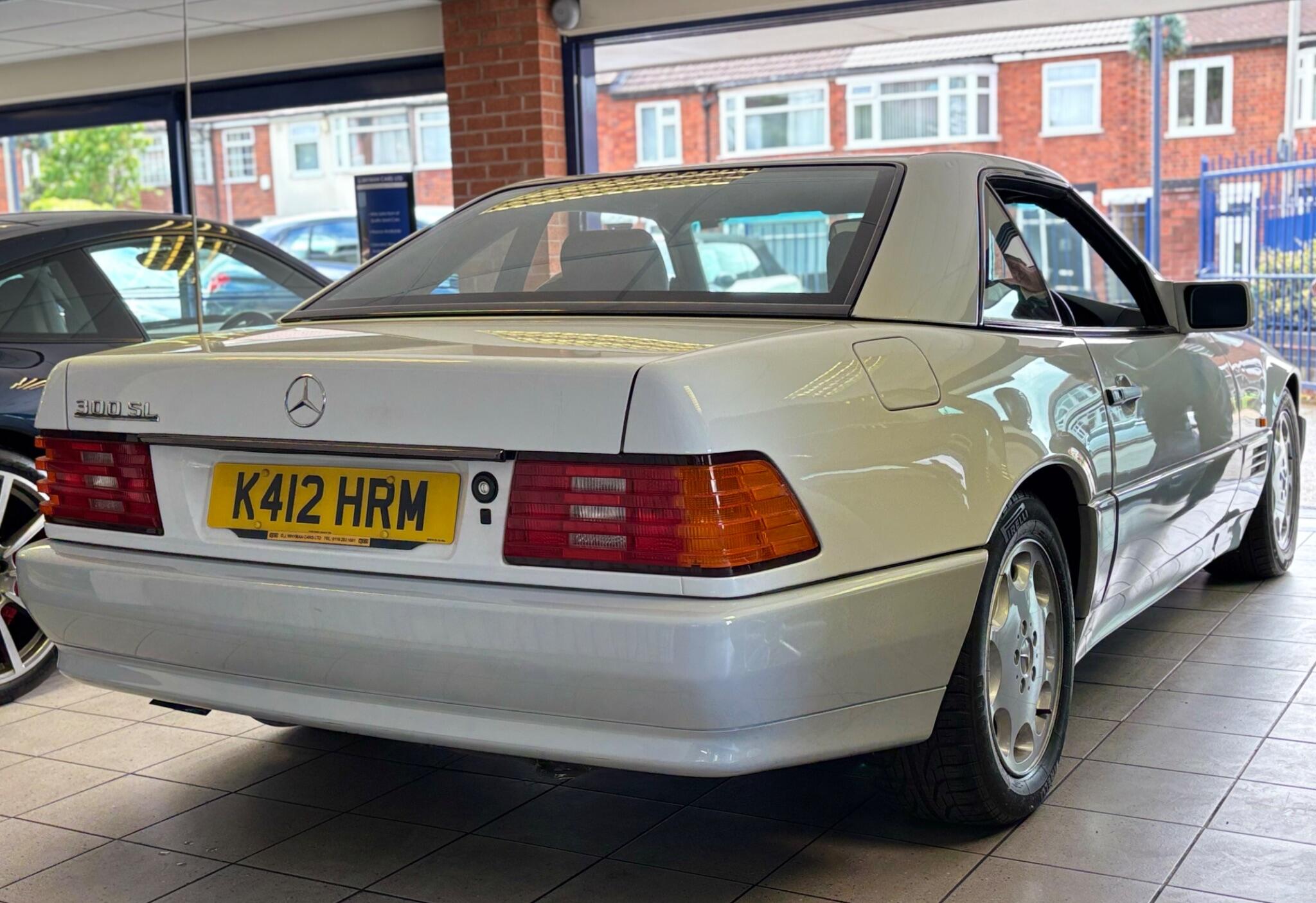 Mercedes-Benz 300 view 8