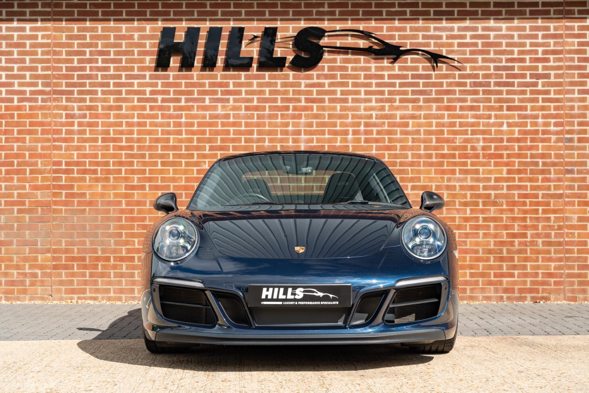 Porsche 911 view 5