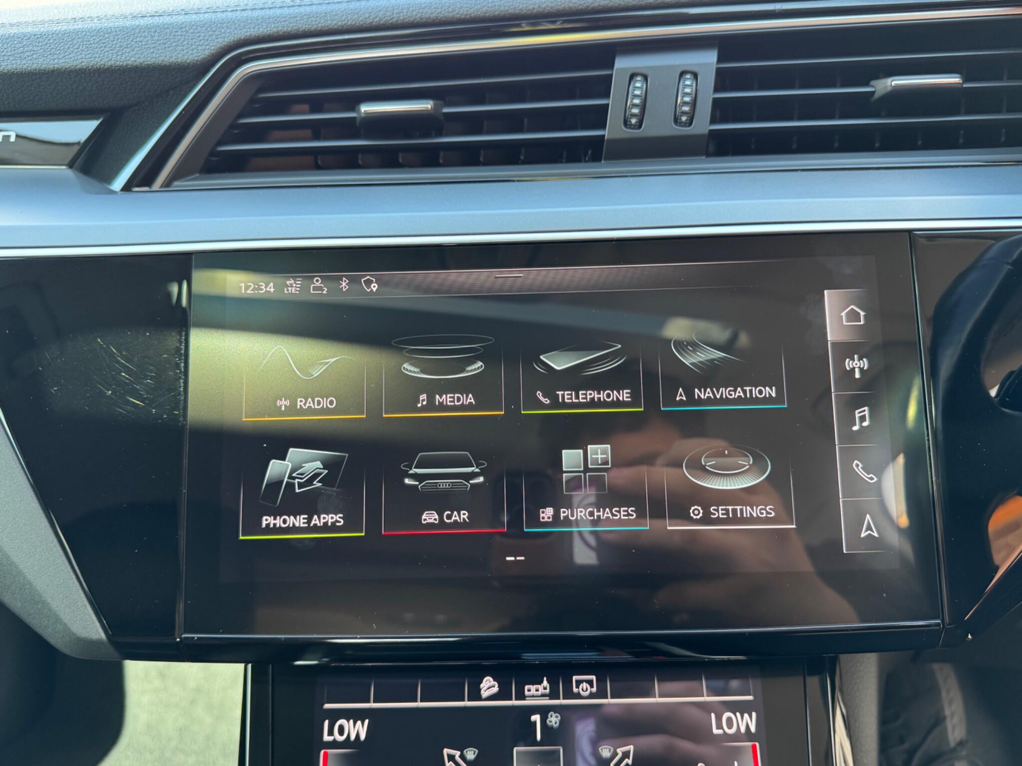 Audi E-Tron view 36