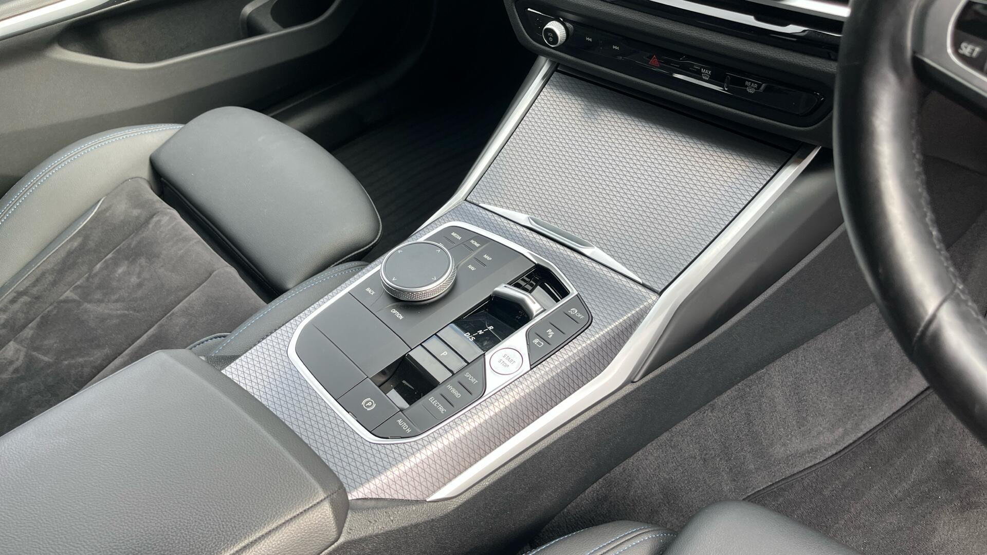 BMW 3 Series view 10