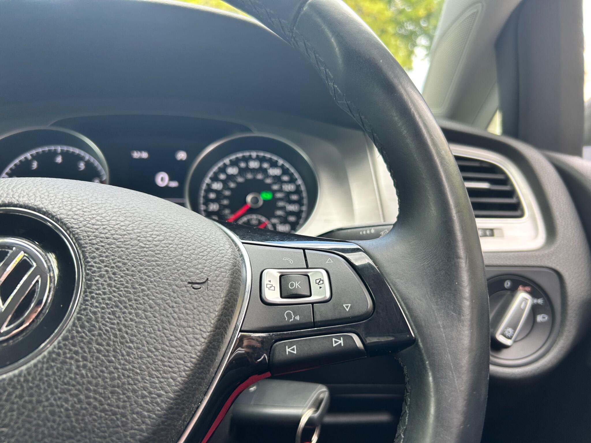 Volkswagen Golf view 23