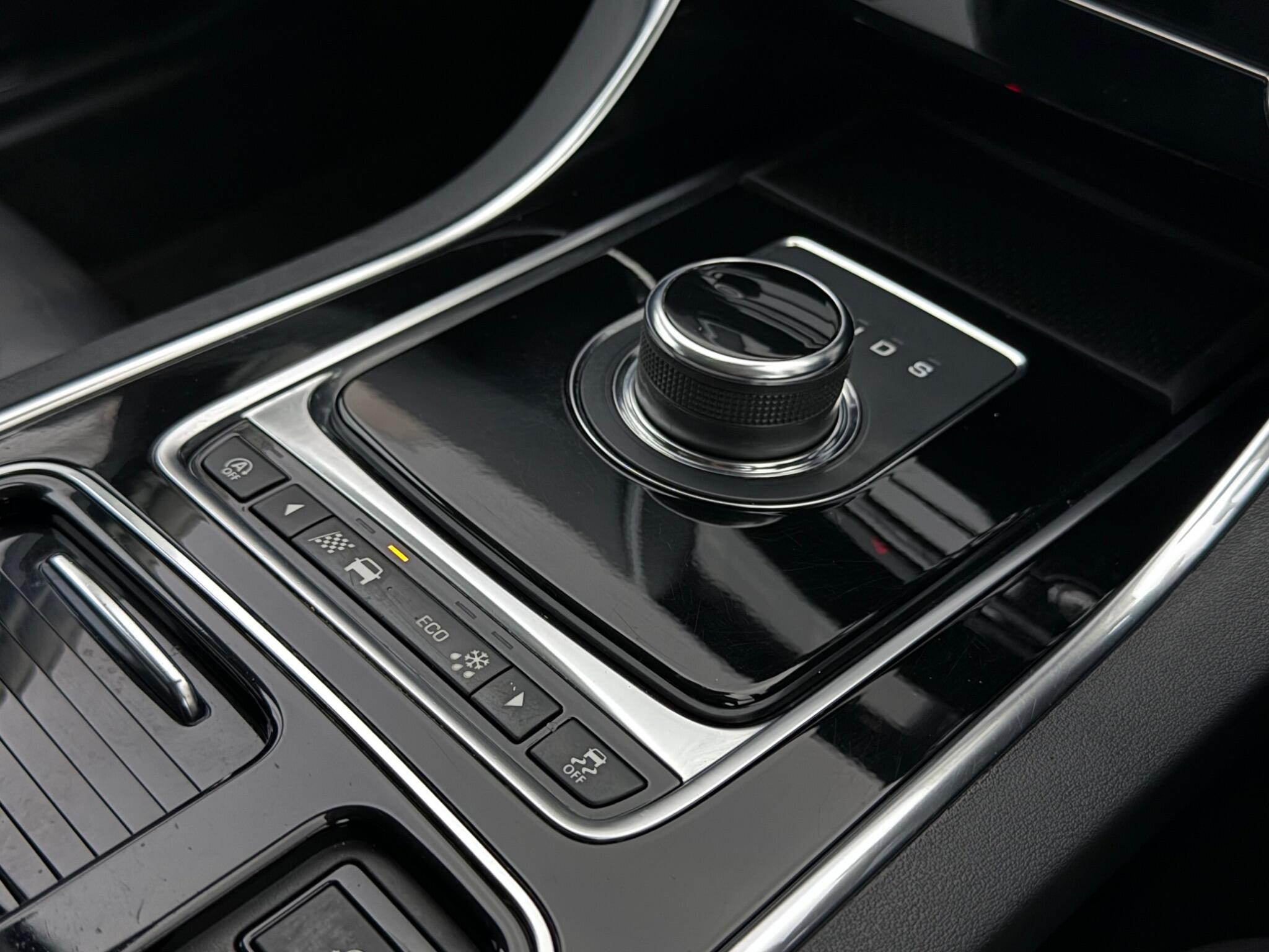 Jaguar Xe view 18