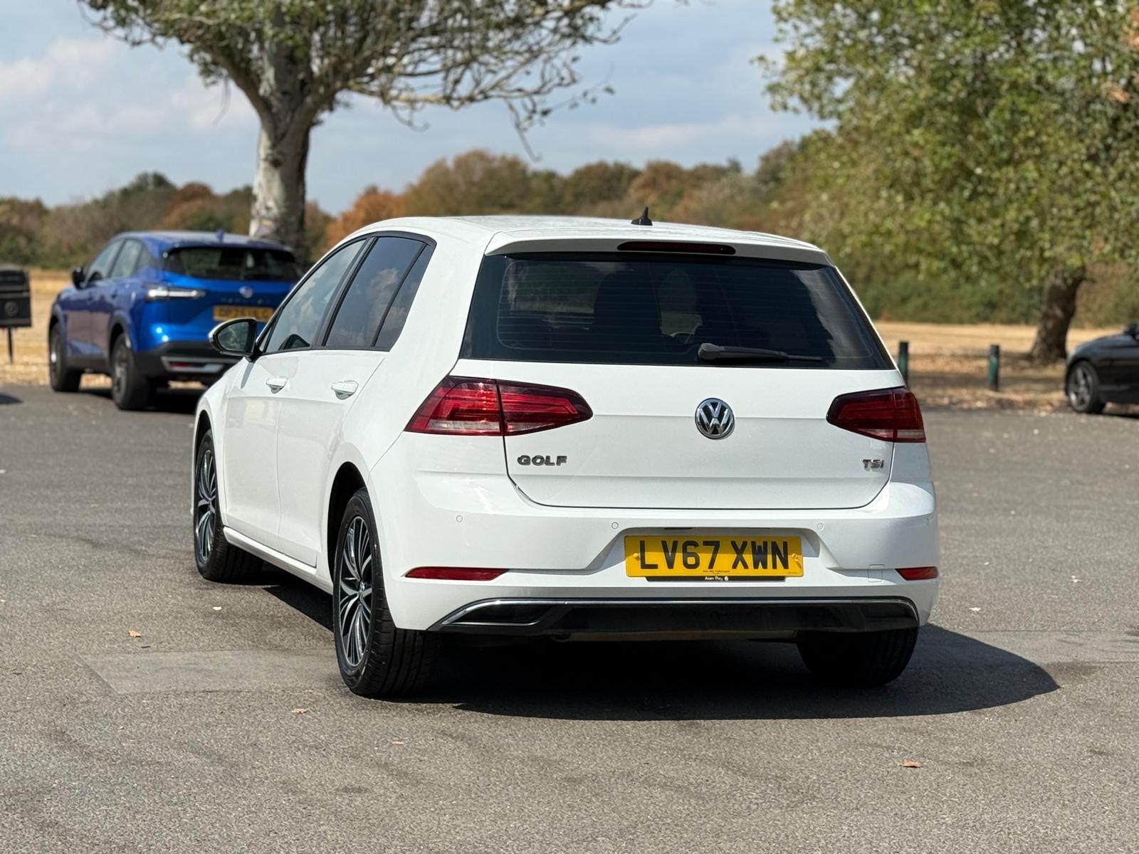 Volkswagen Golf view 8