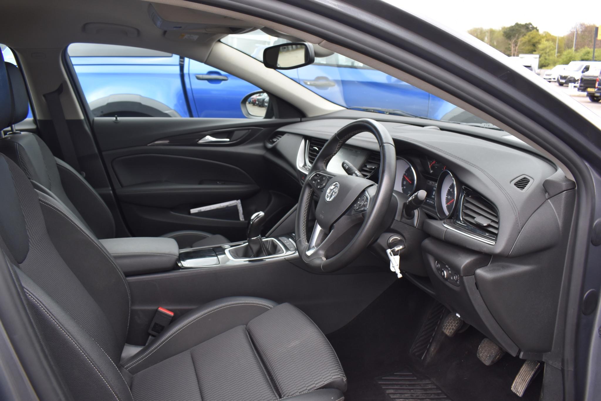 Insignia - 2.0 Turbo D SRi Nav Grand Sport Euro 6 (s/s) 5dr - Image 12