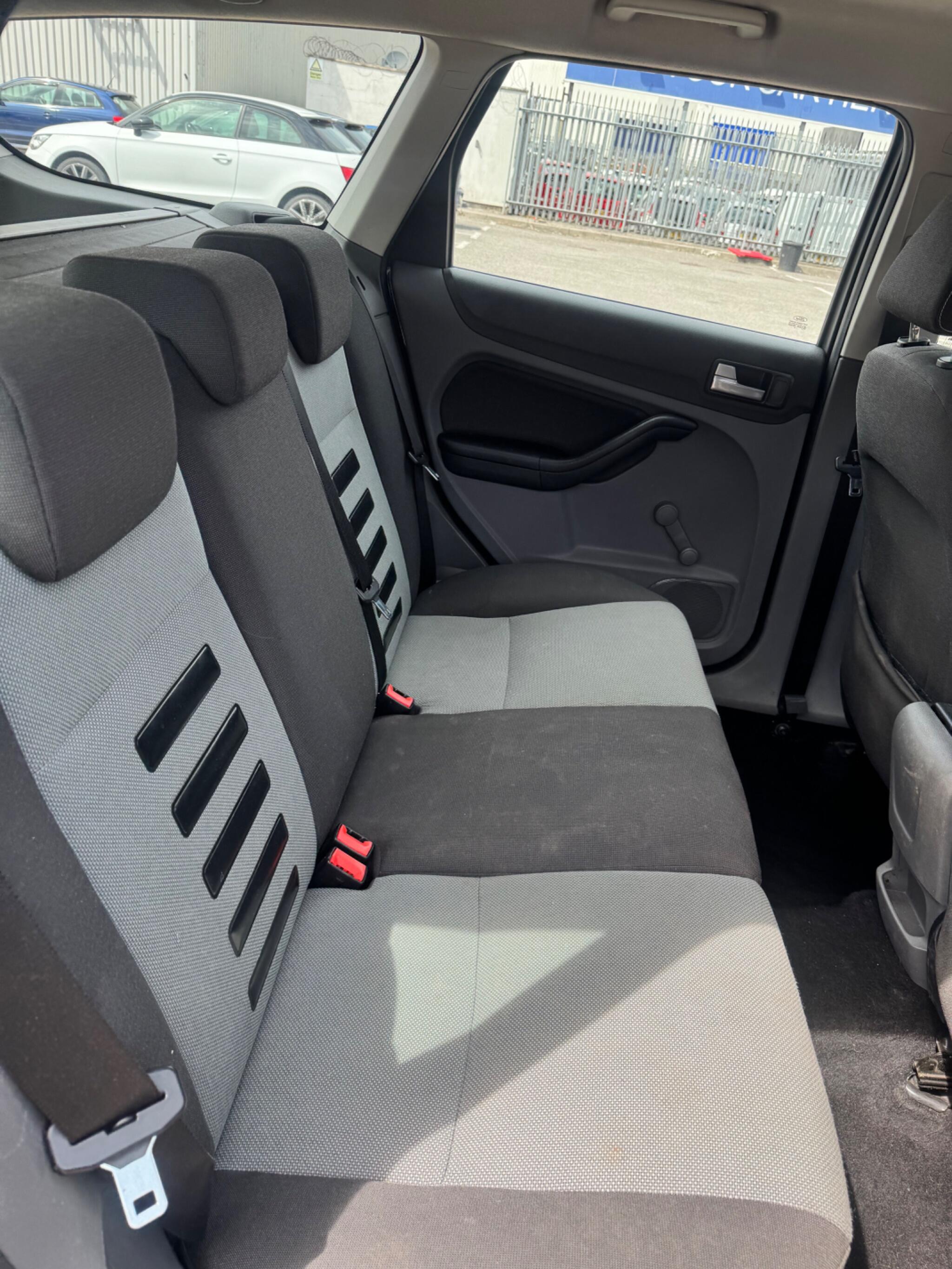 Ford C-Max view 26