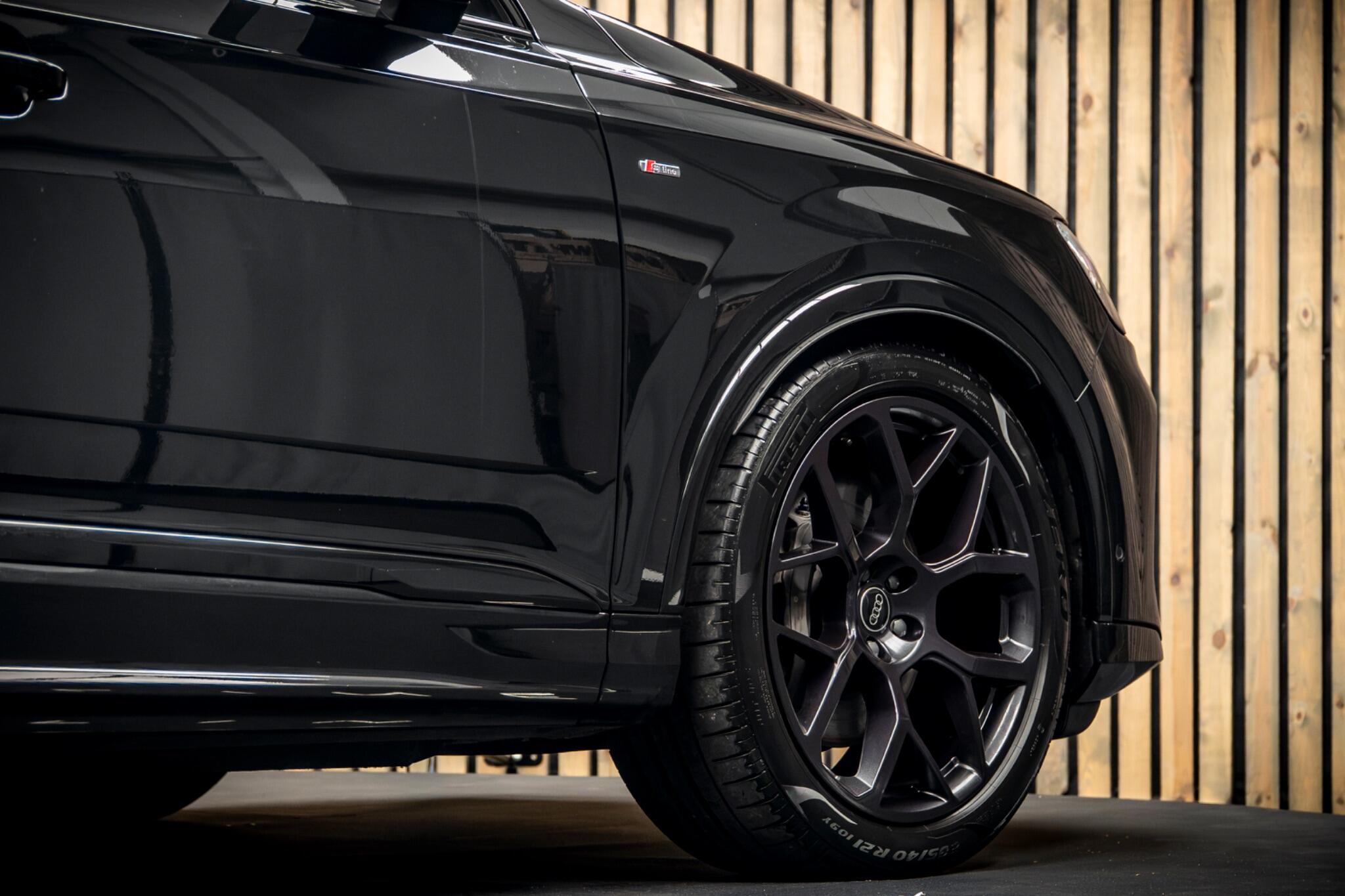 Audi Q7 view 13