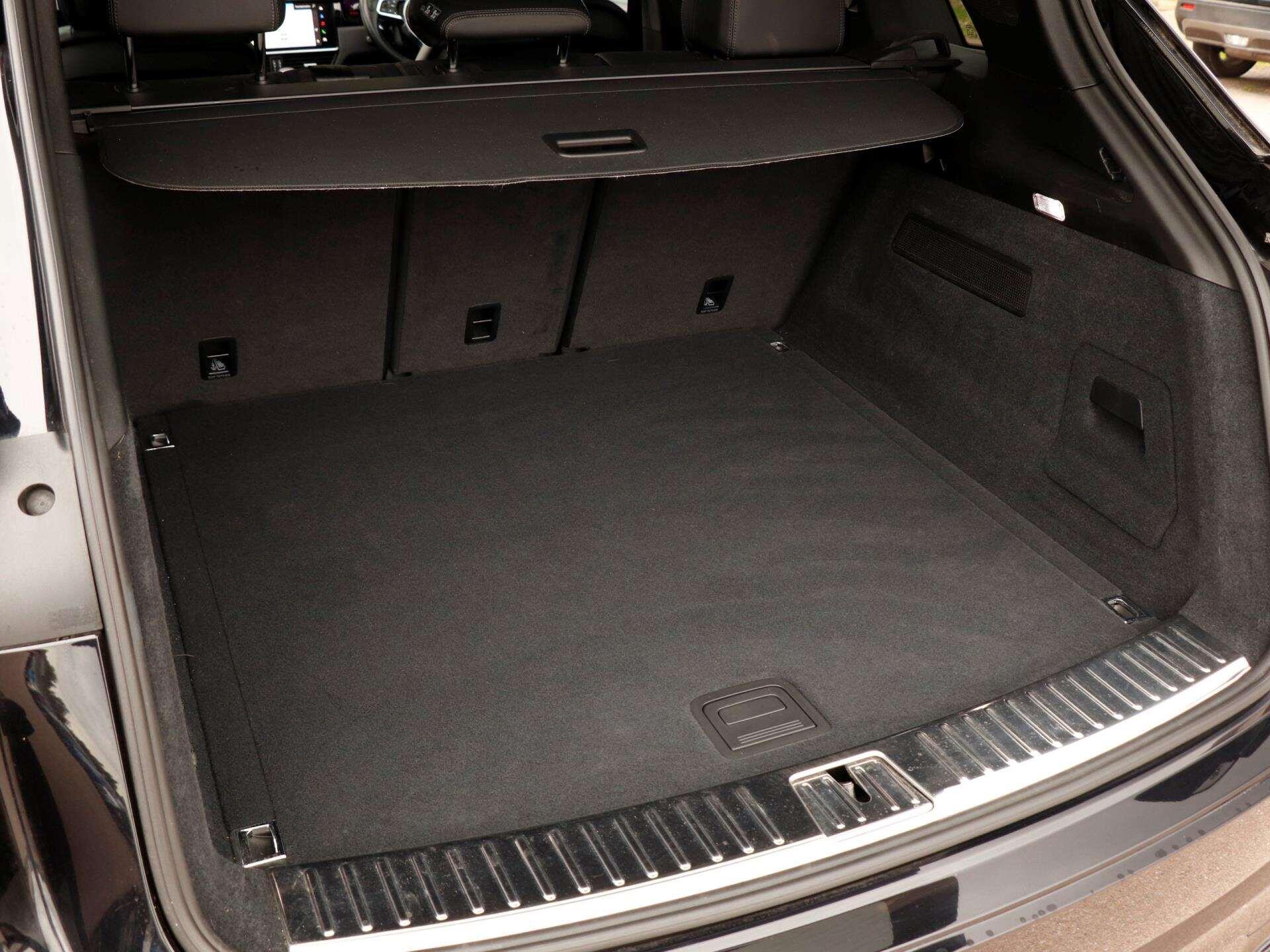 Porsche Cayenne view 27