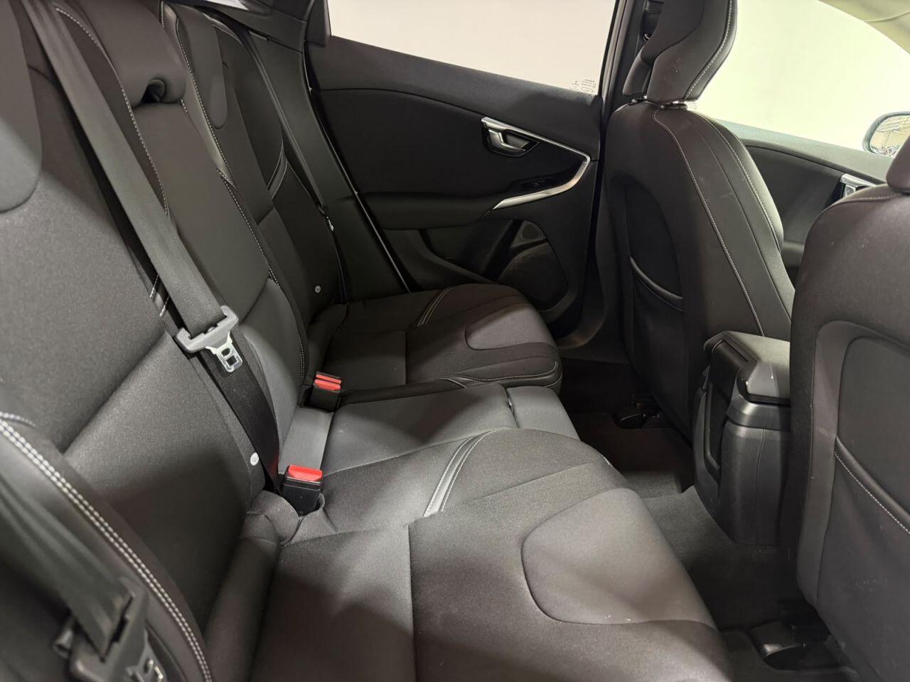 Volvo V40 view 29
