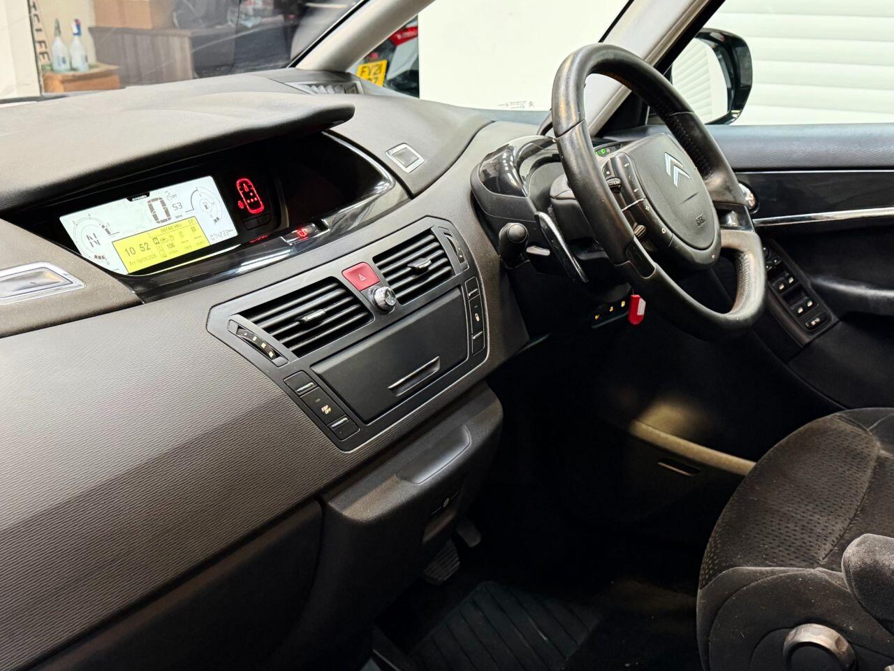 Citroen Grand C4 Picasso view 15