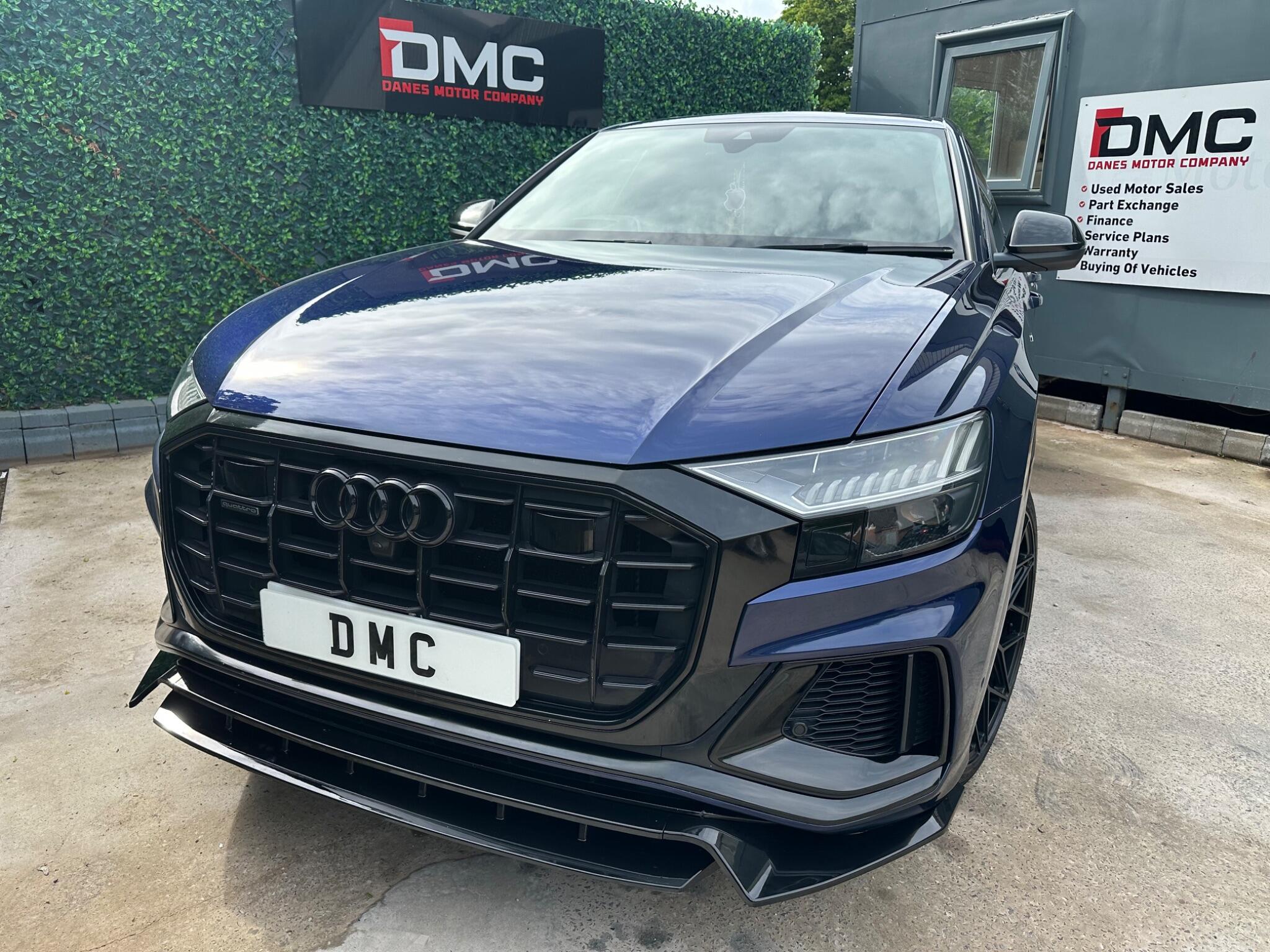 Audi Q8 view 60