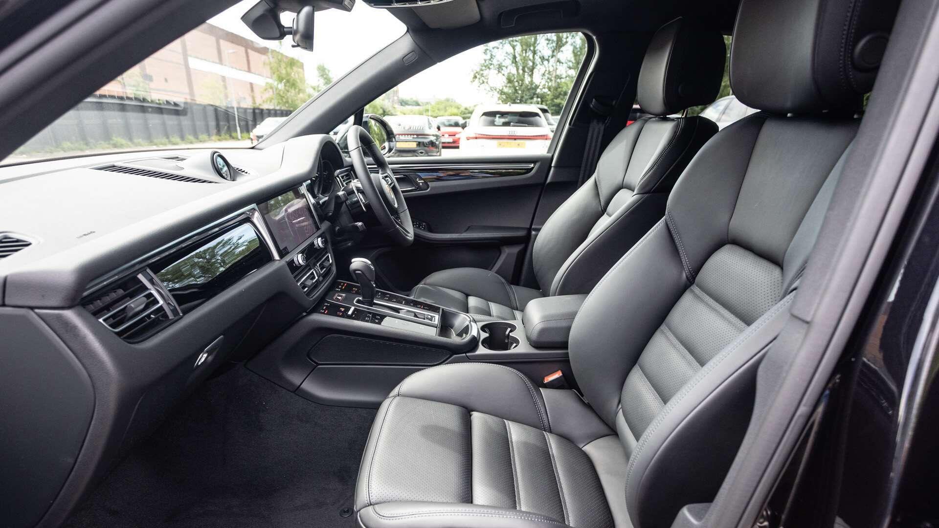 Porsche Macan view 27
