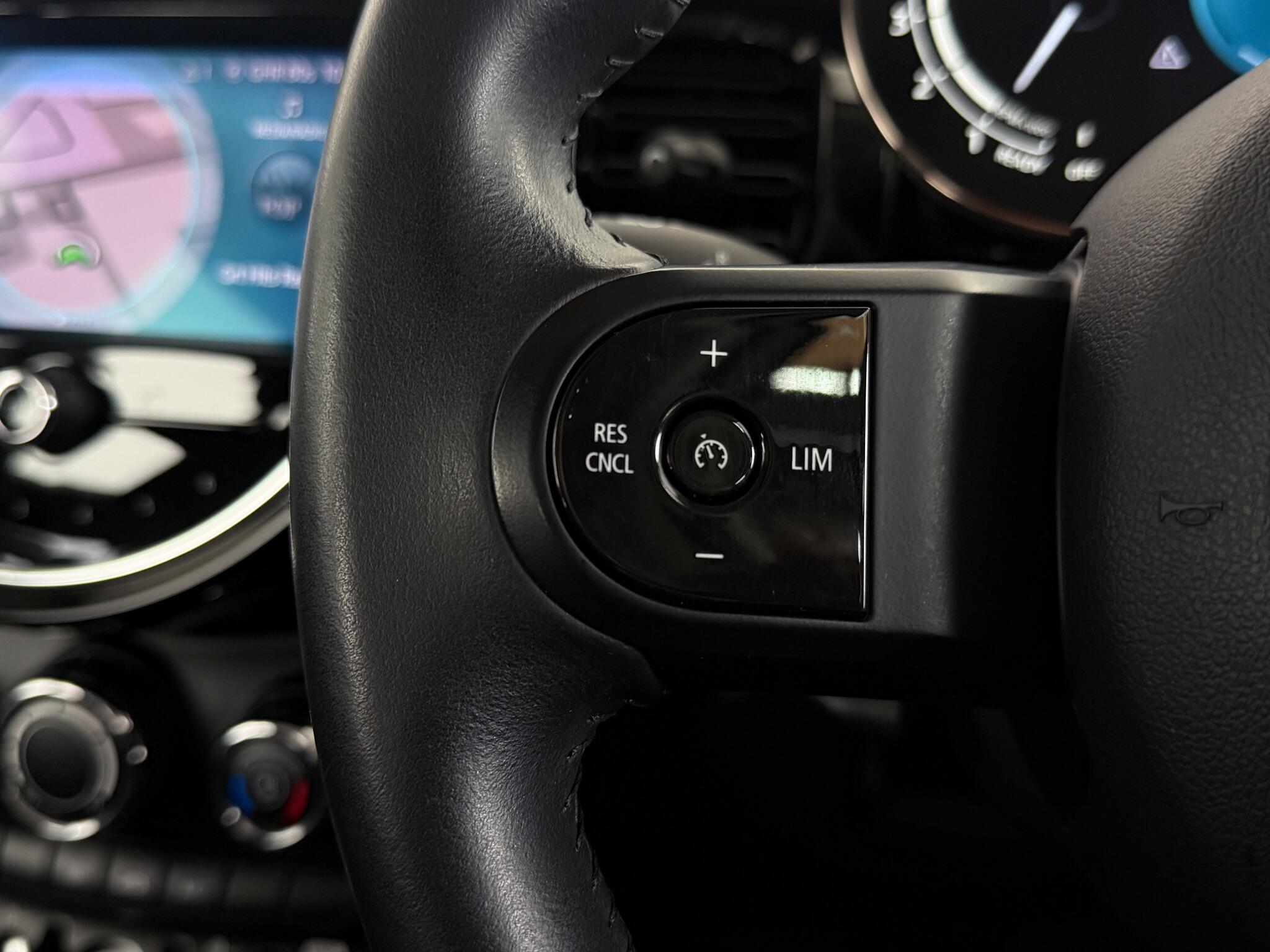Mini Hatch view 22