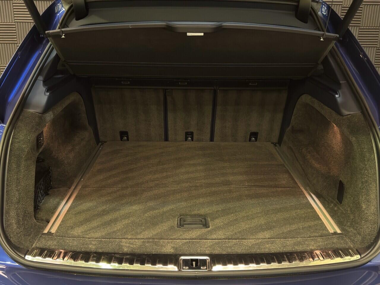 Bentley Bentayga view 35