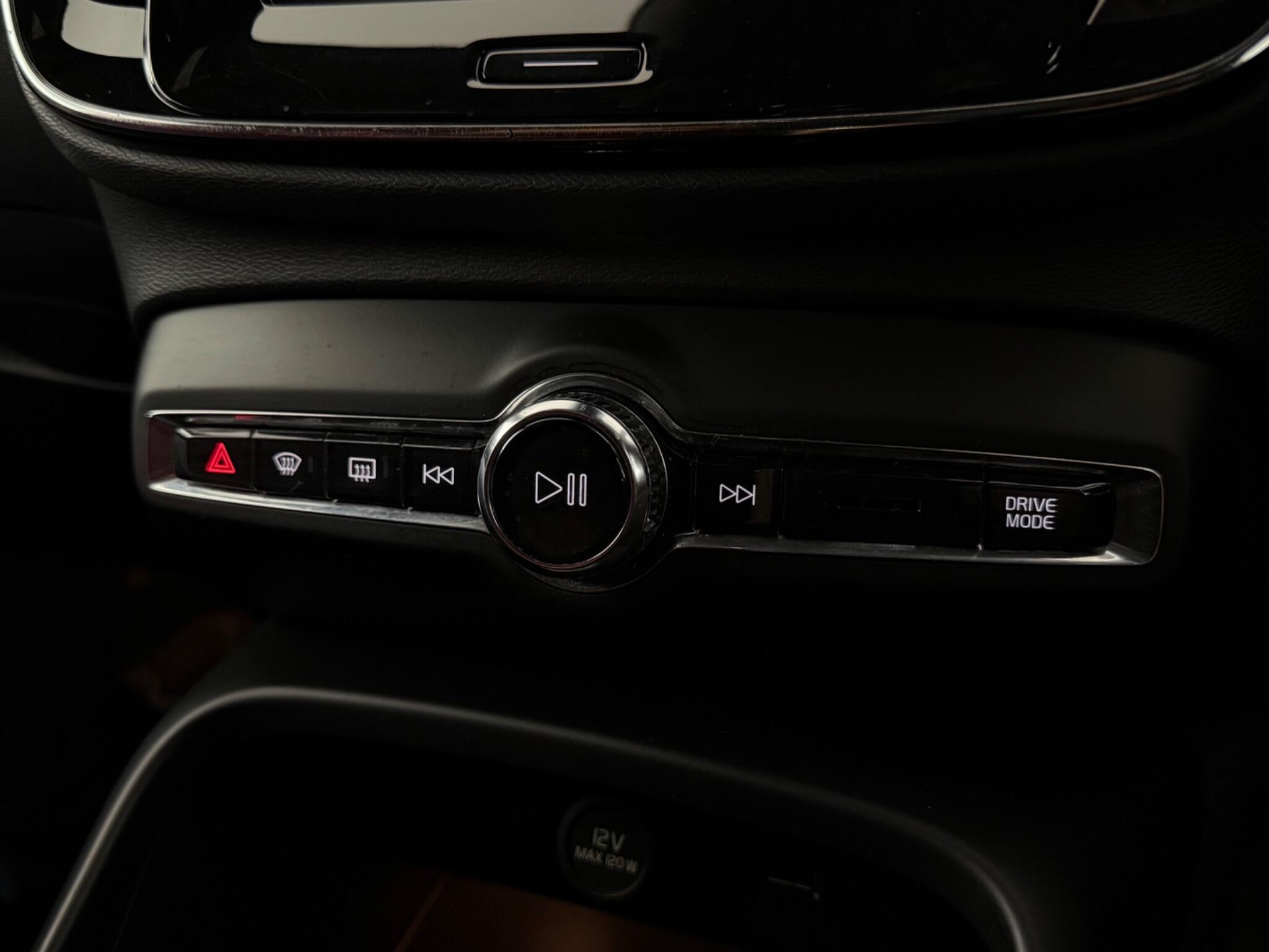Volvo XC40 view 19