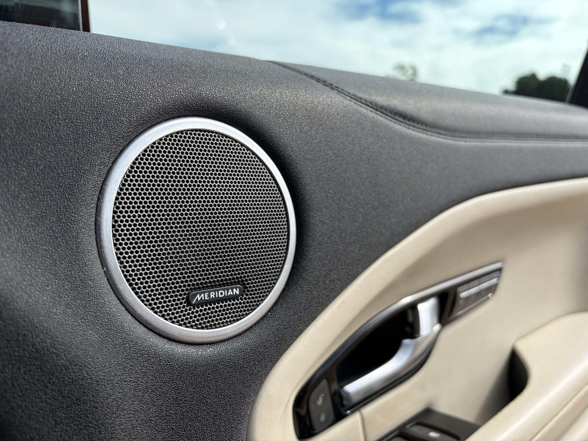 Land Rover Range Rover Evoque view 18
