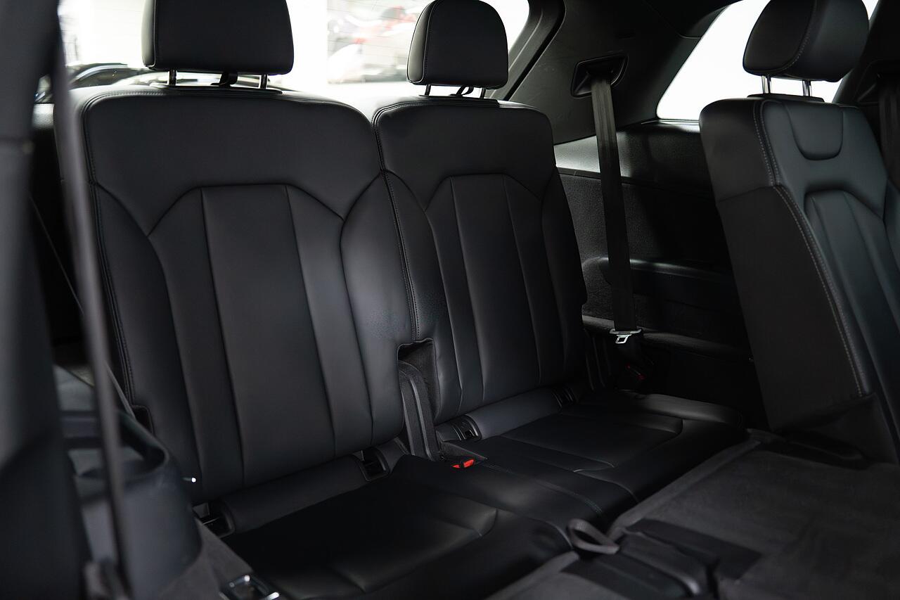 Audi Q7 view 25
