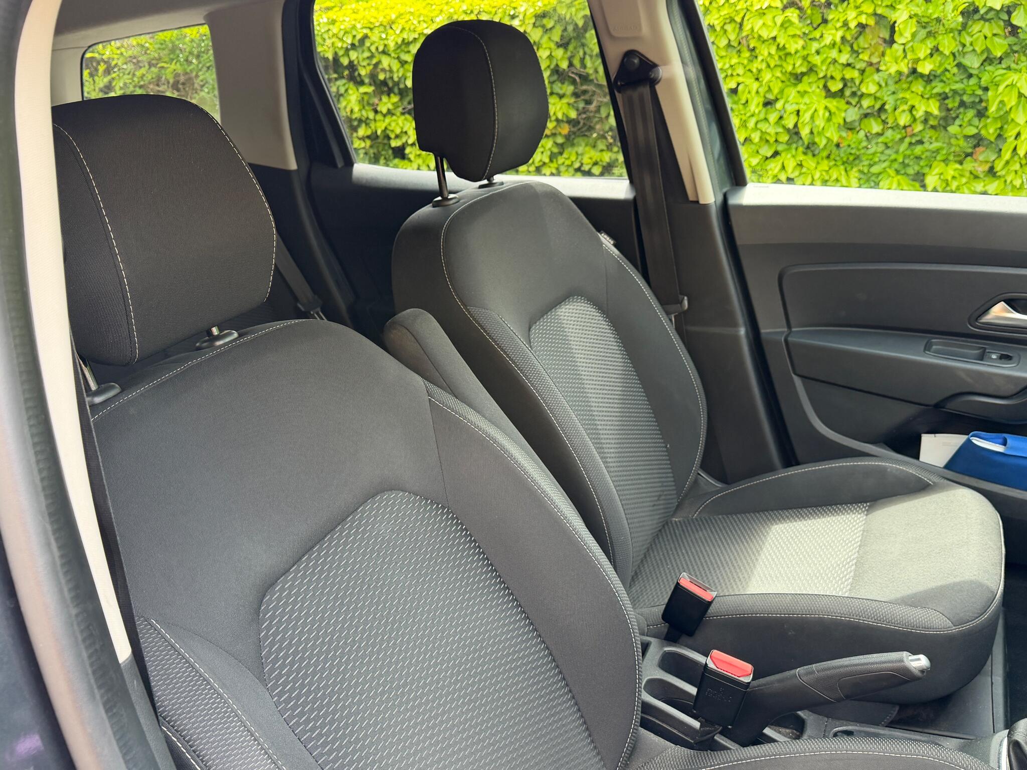 Dacia Duster view 9