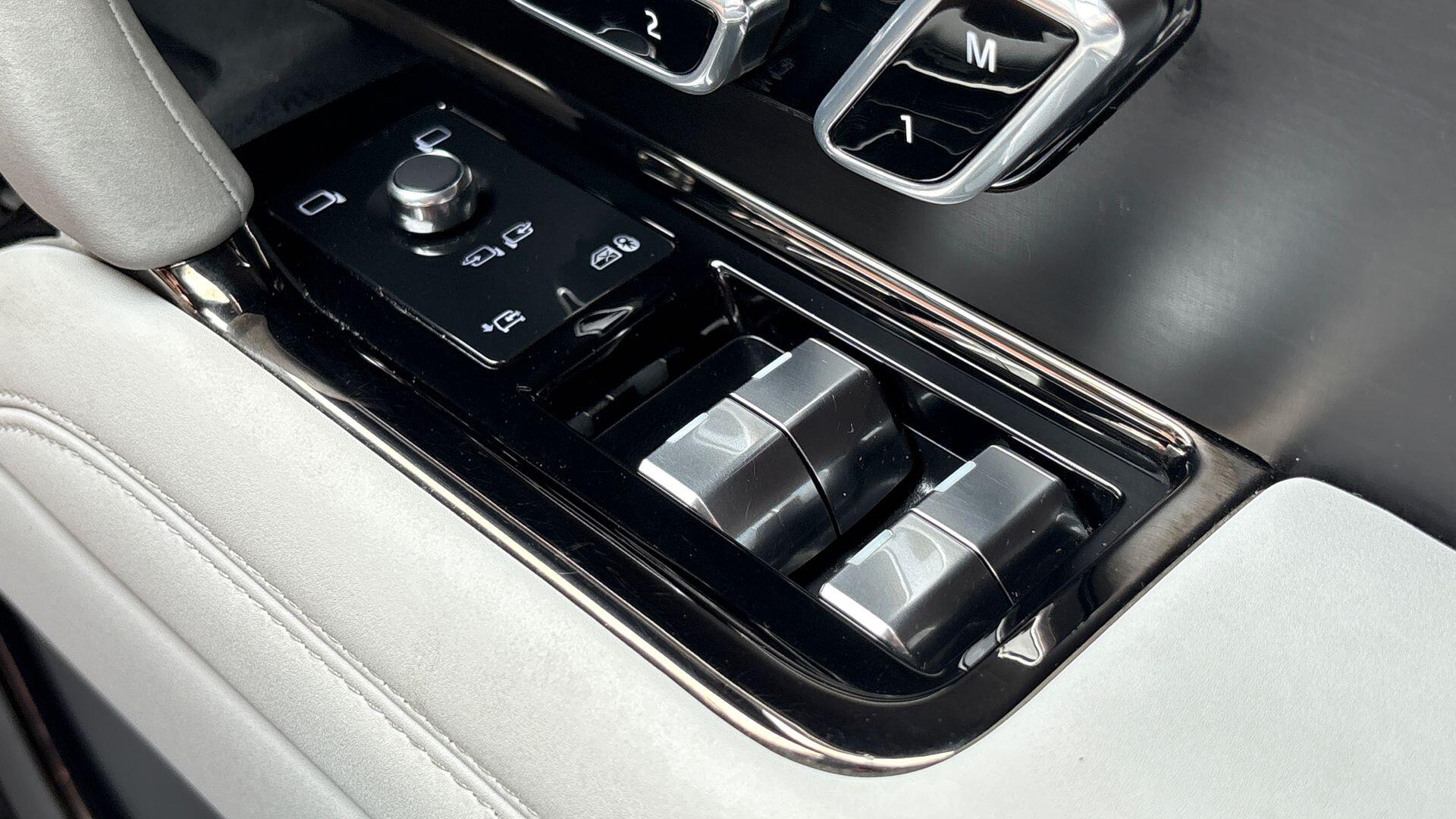 Land Rover Range Rover view 30