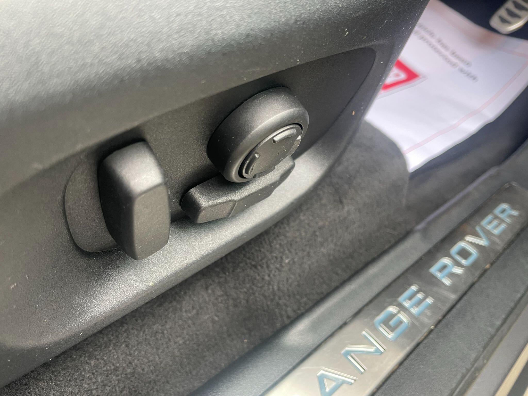 Land Rover Range Rover Evoque view 21