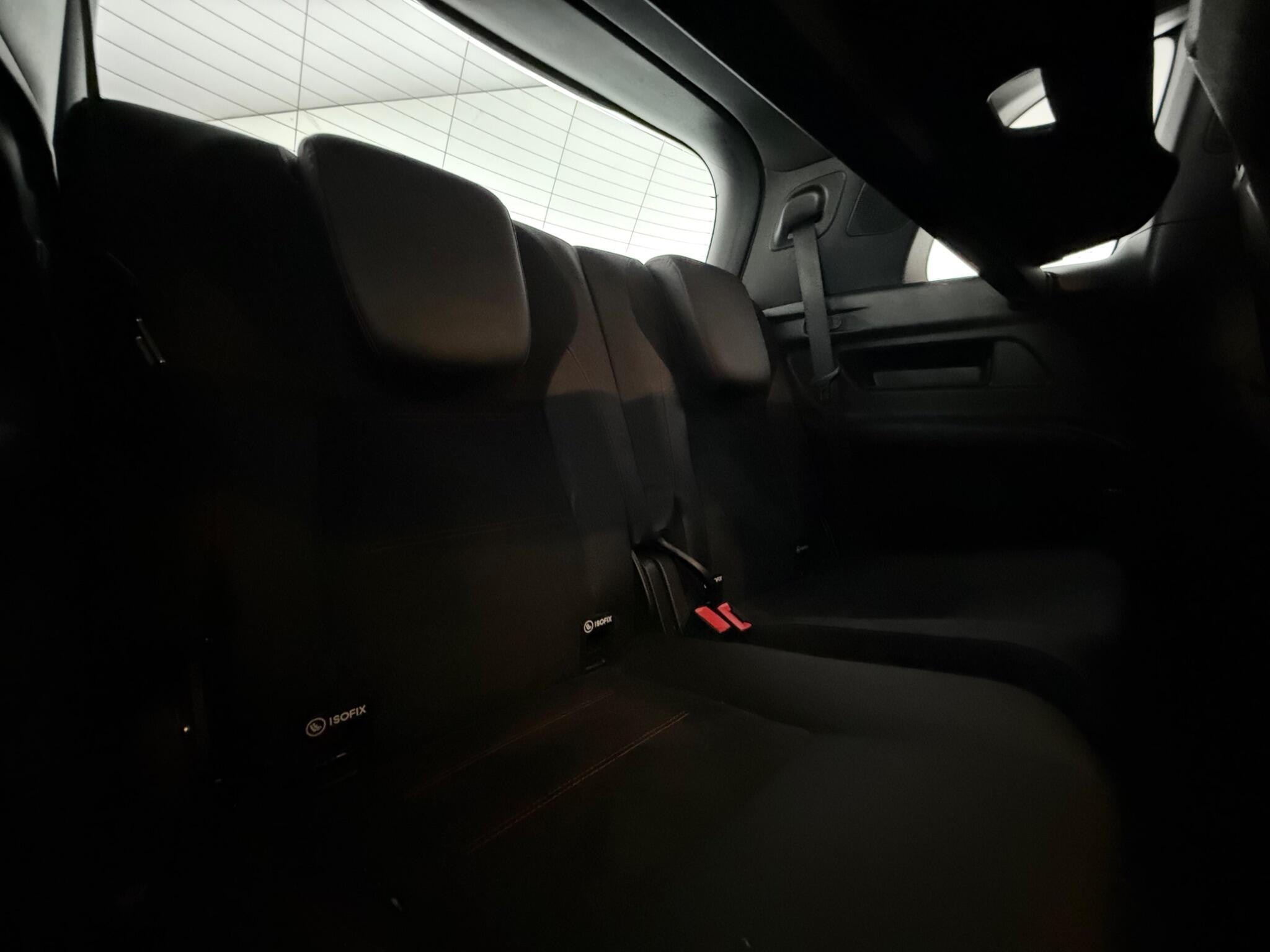 Mercedes-Benz GLB view 42
