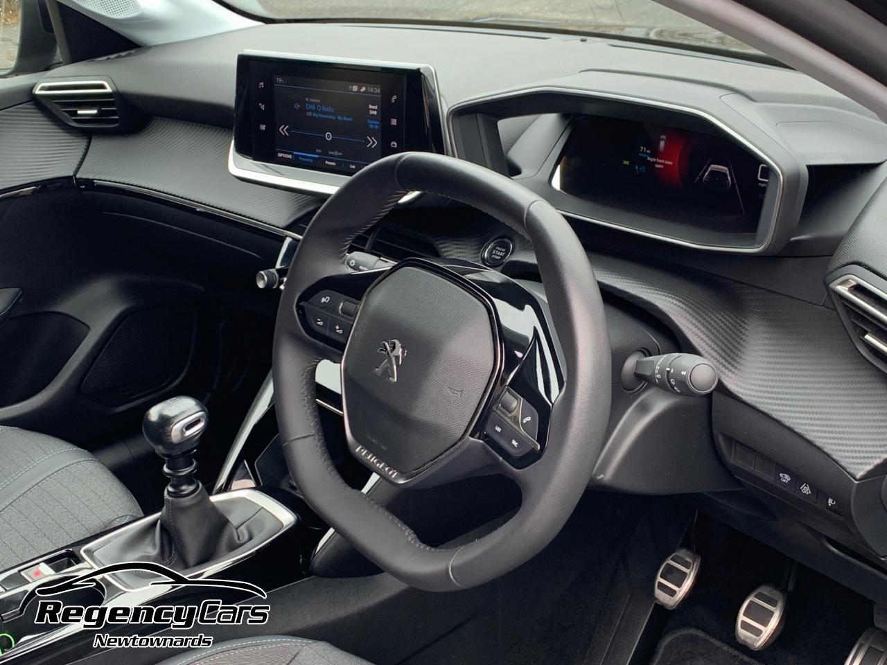Peugeot 208 view 10