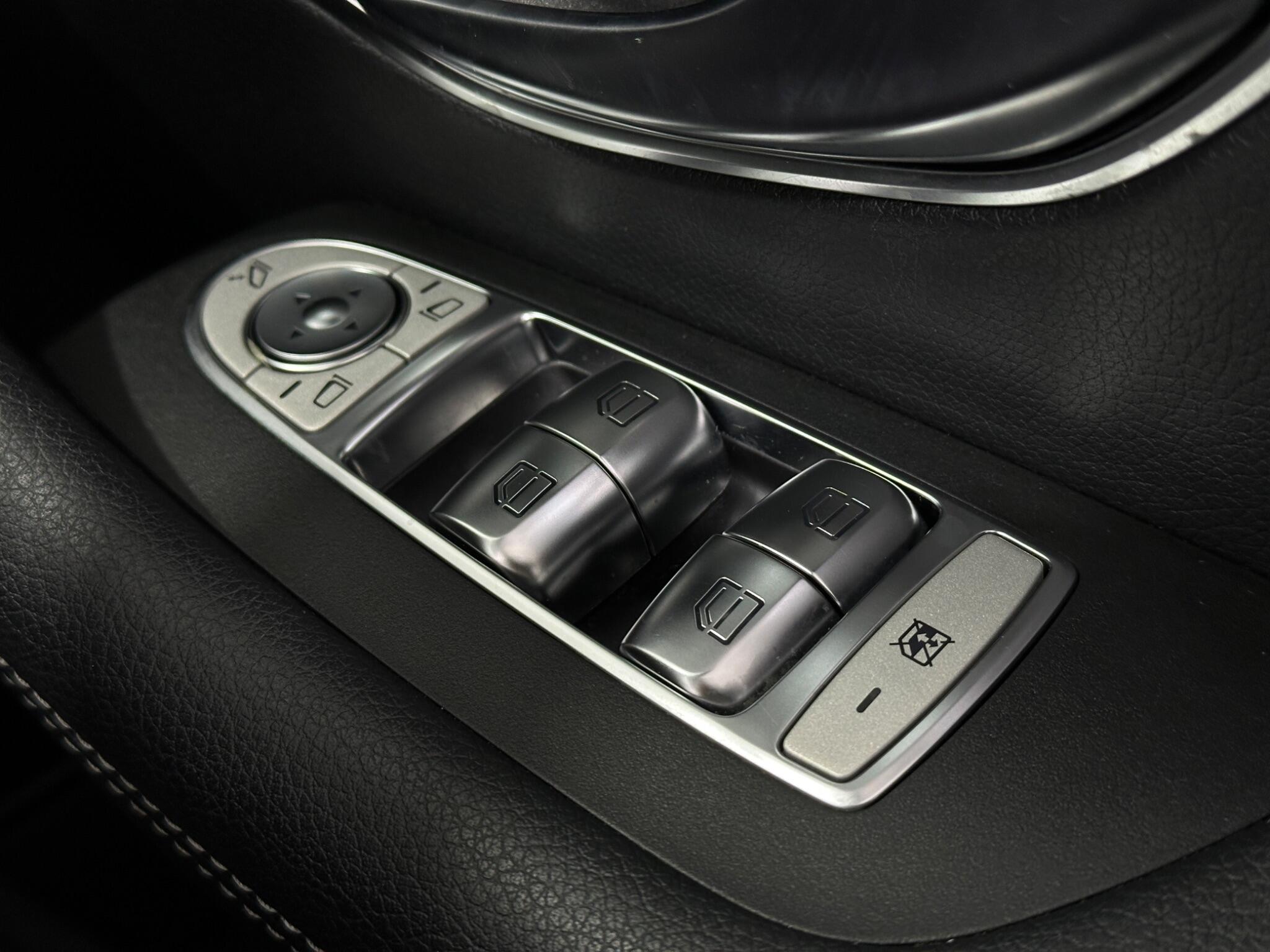 Mercedes-Benz E-Class view 19