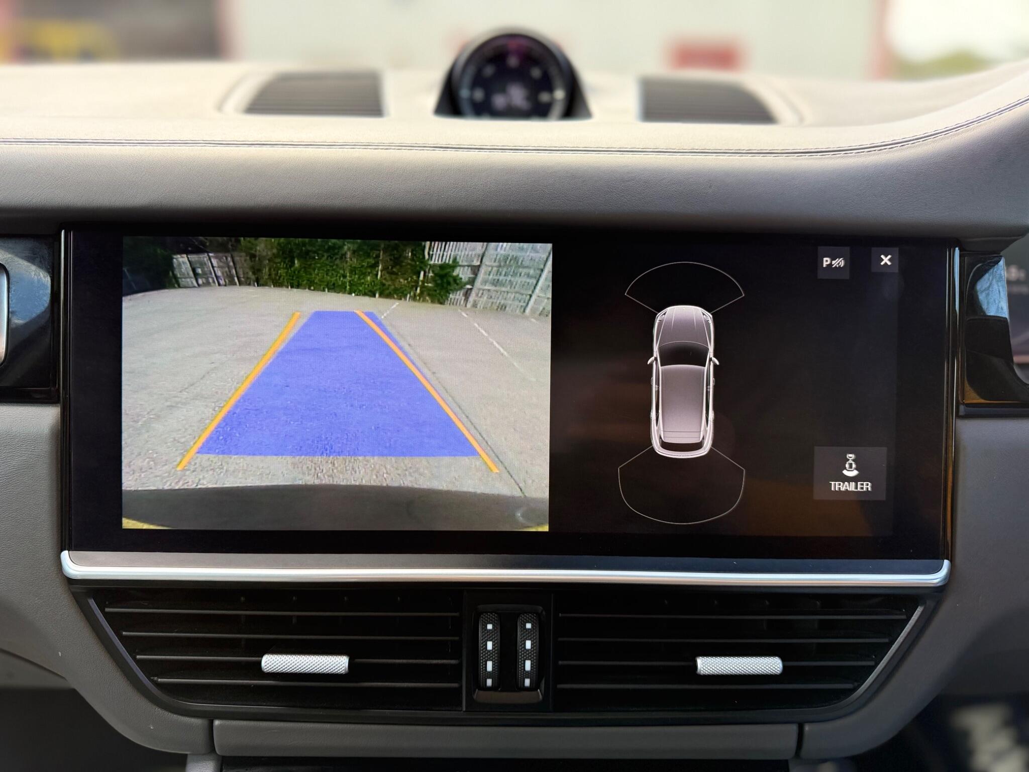 Porsche Cayenne view 33