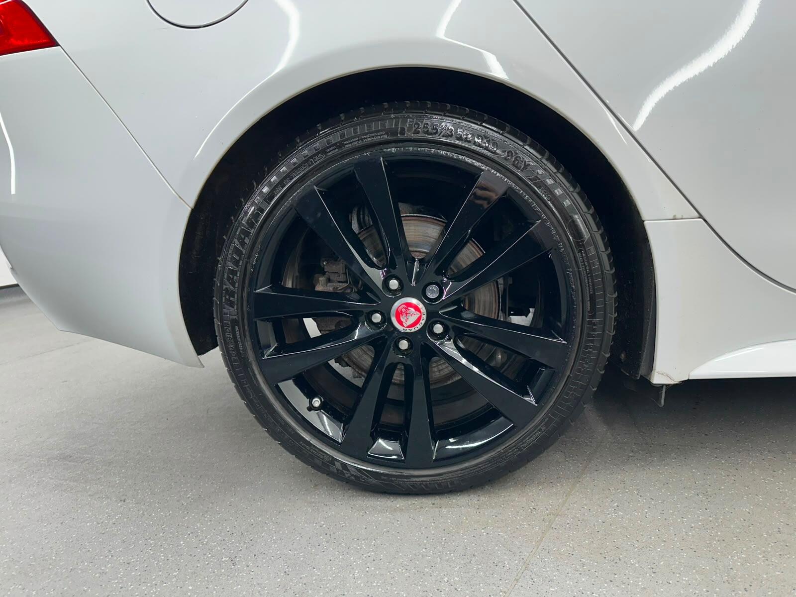 Jaguar XE view 31