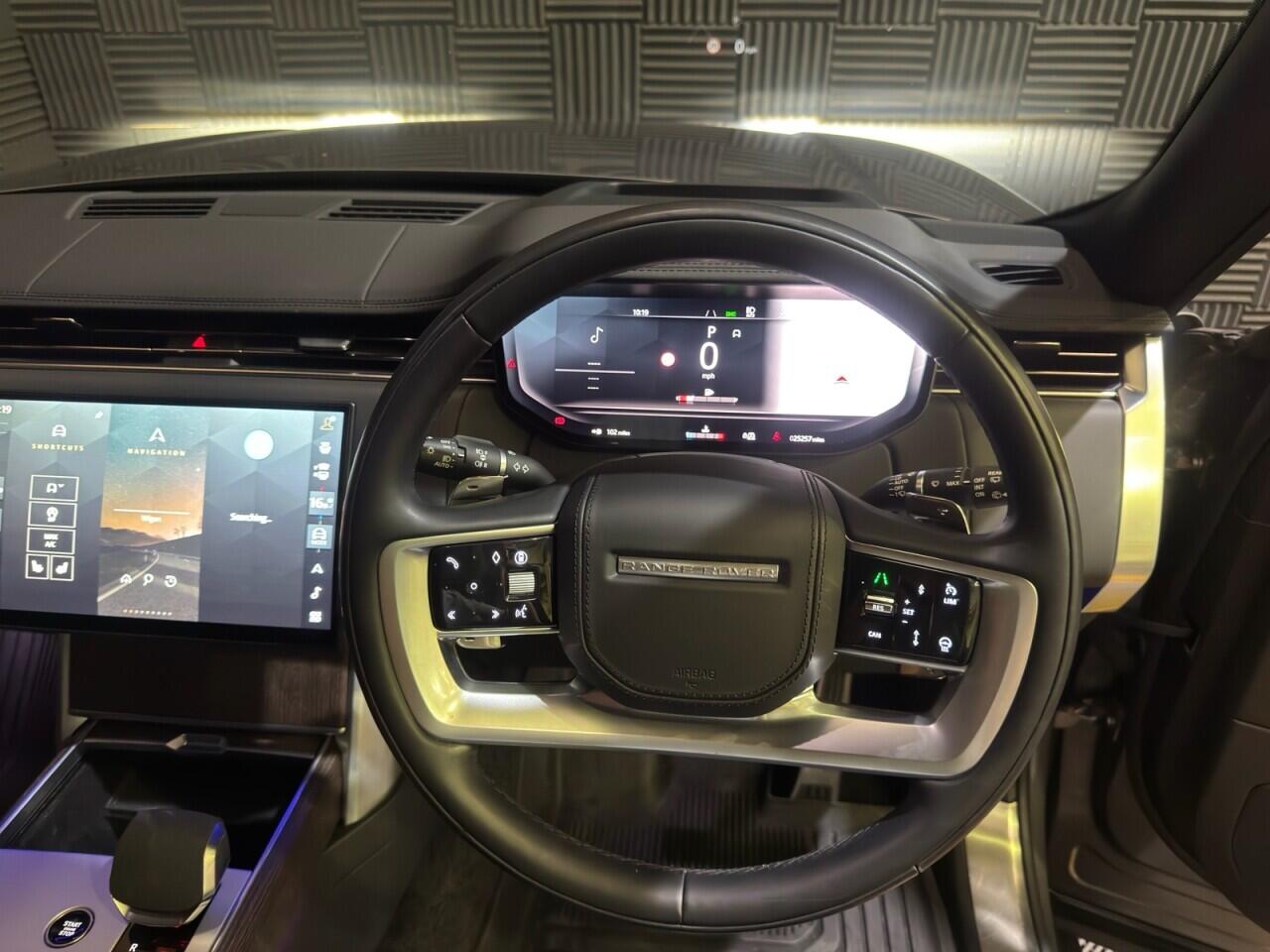 Land Rover Range Rover view 14