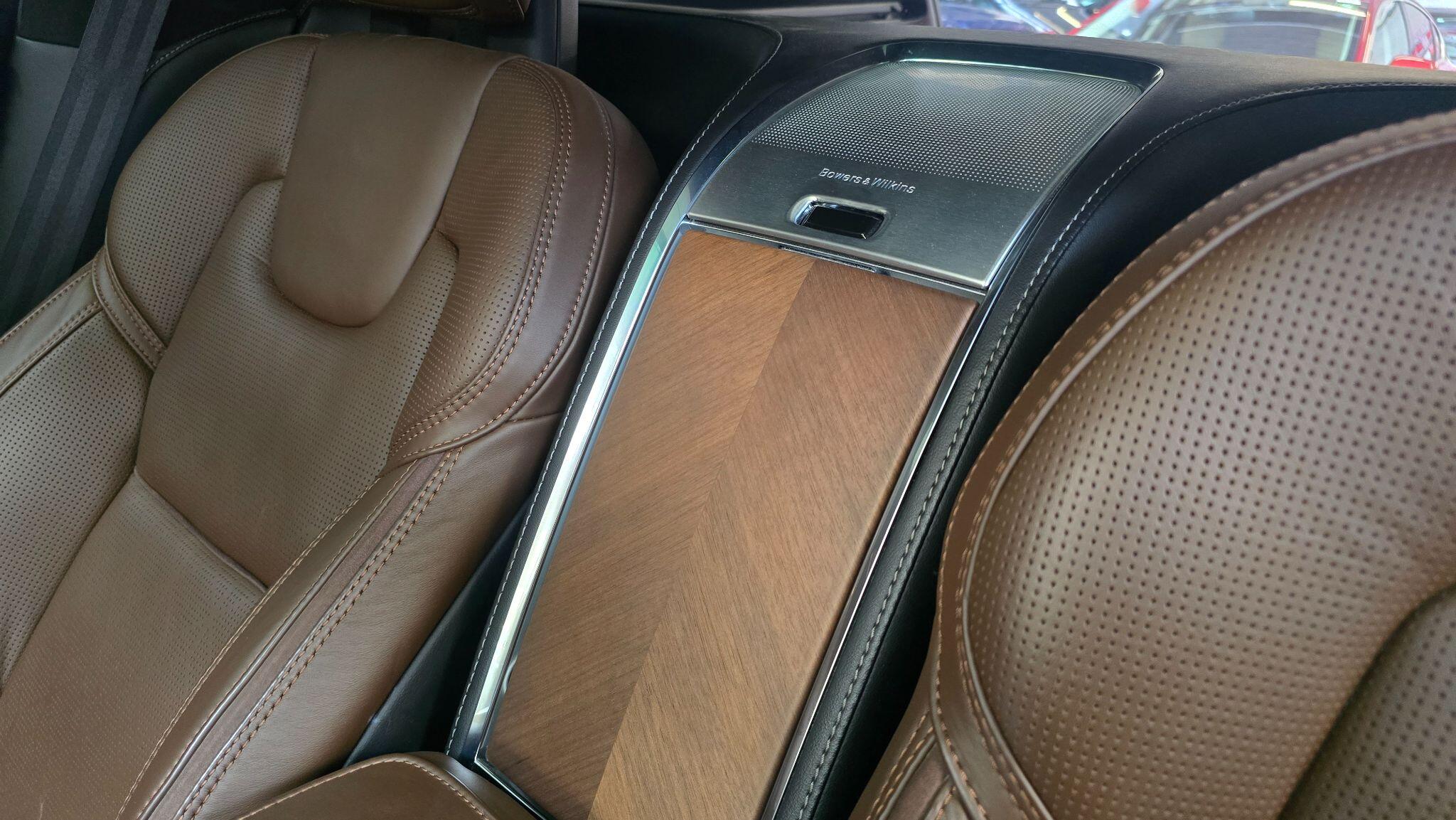 Volvo XC90 view 42