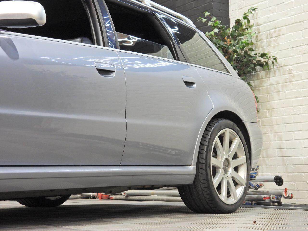 Audi RS4 view 14
