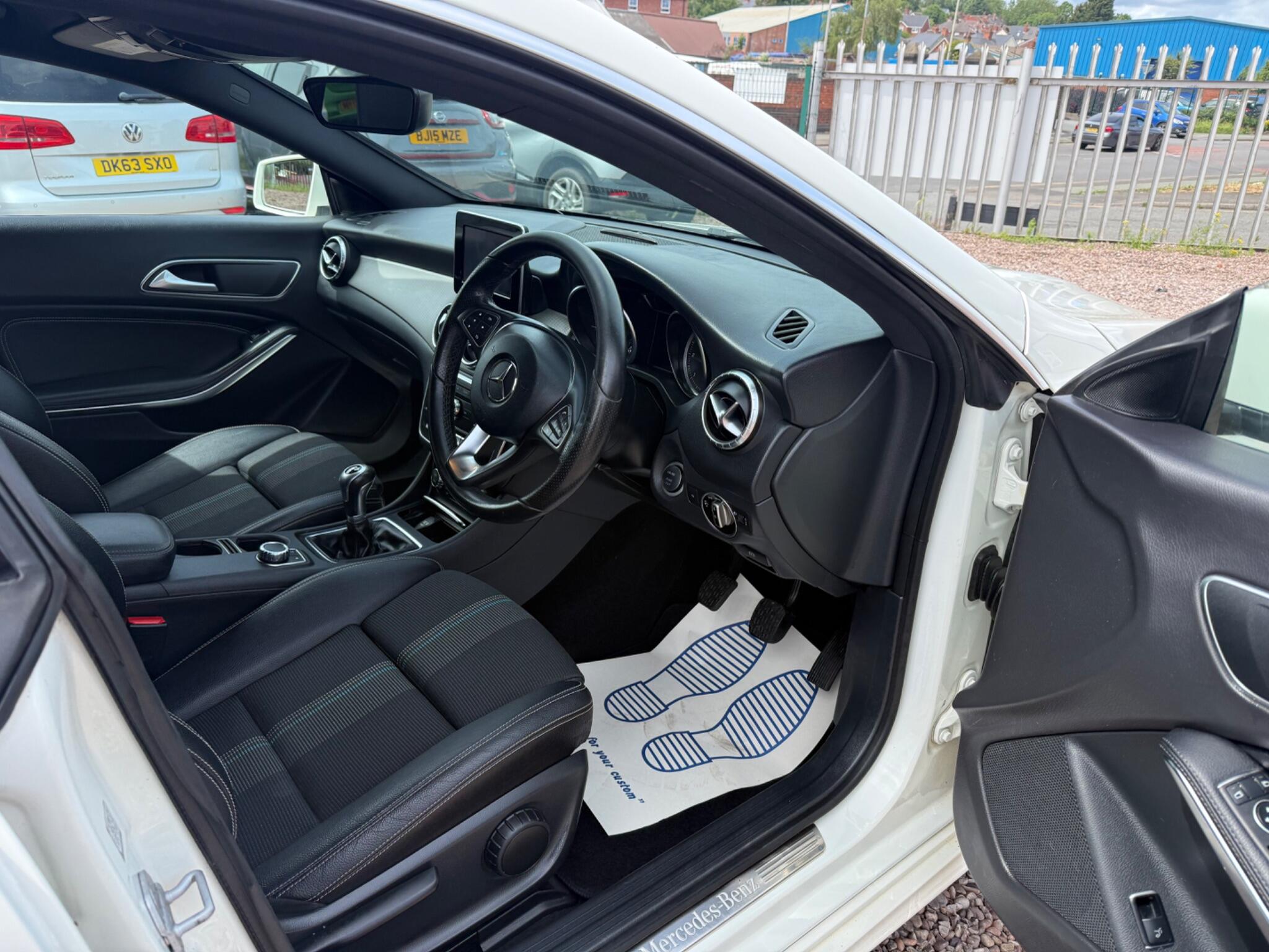 Mercedes-Benz Cla view 22