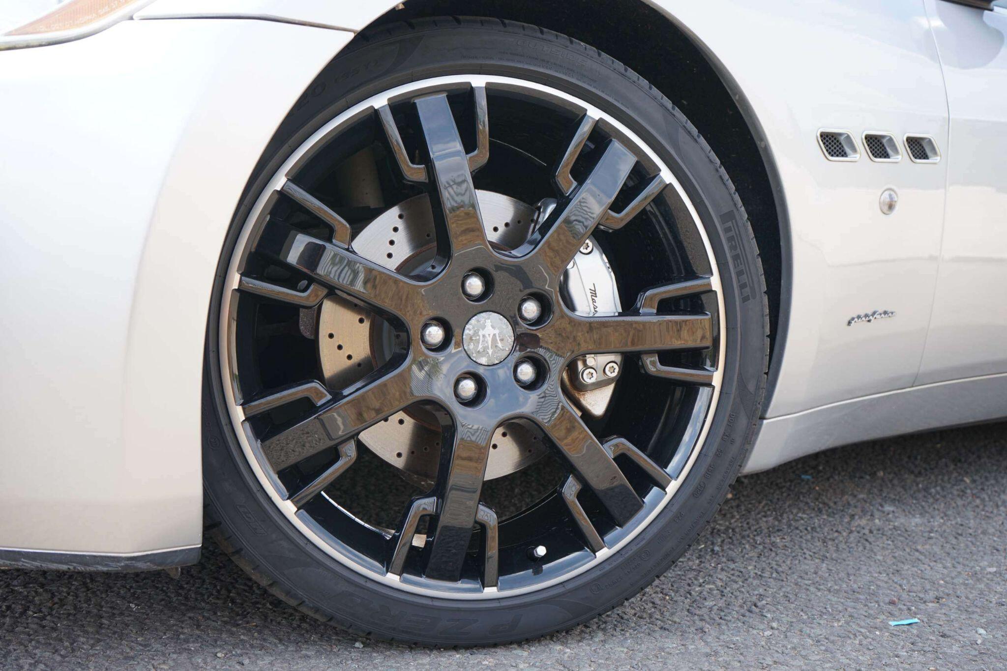 Maserati Granturismo view 8