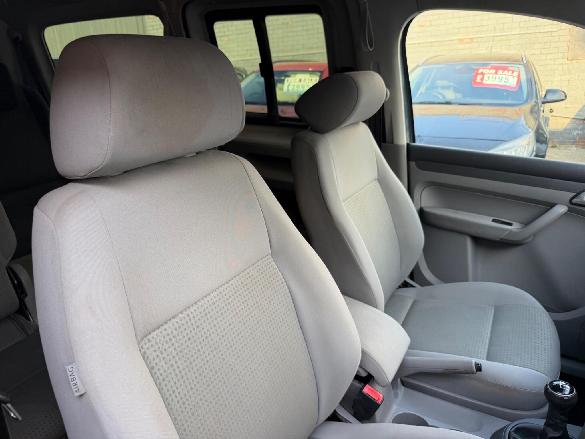 Volkswagen Caddy Maxi Life view 10