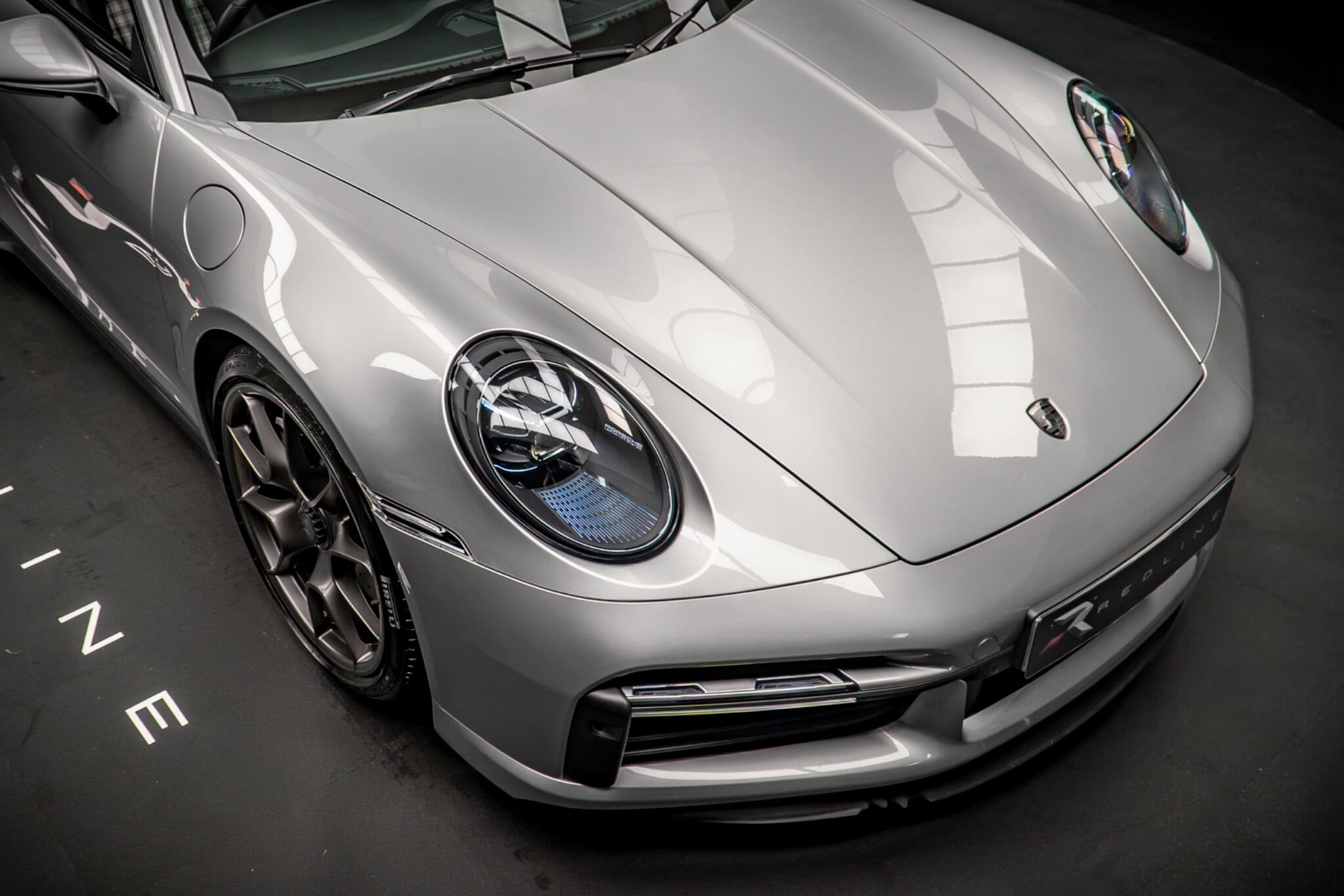 Porsche 911 view 11