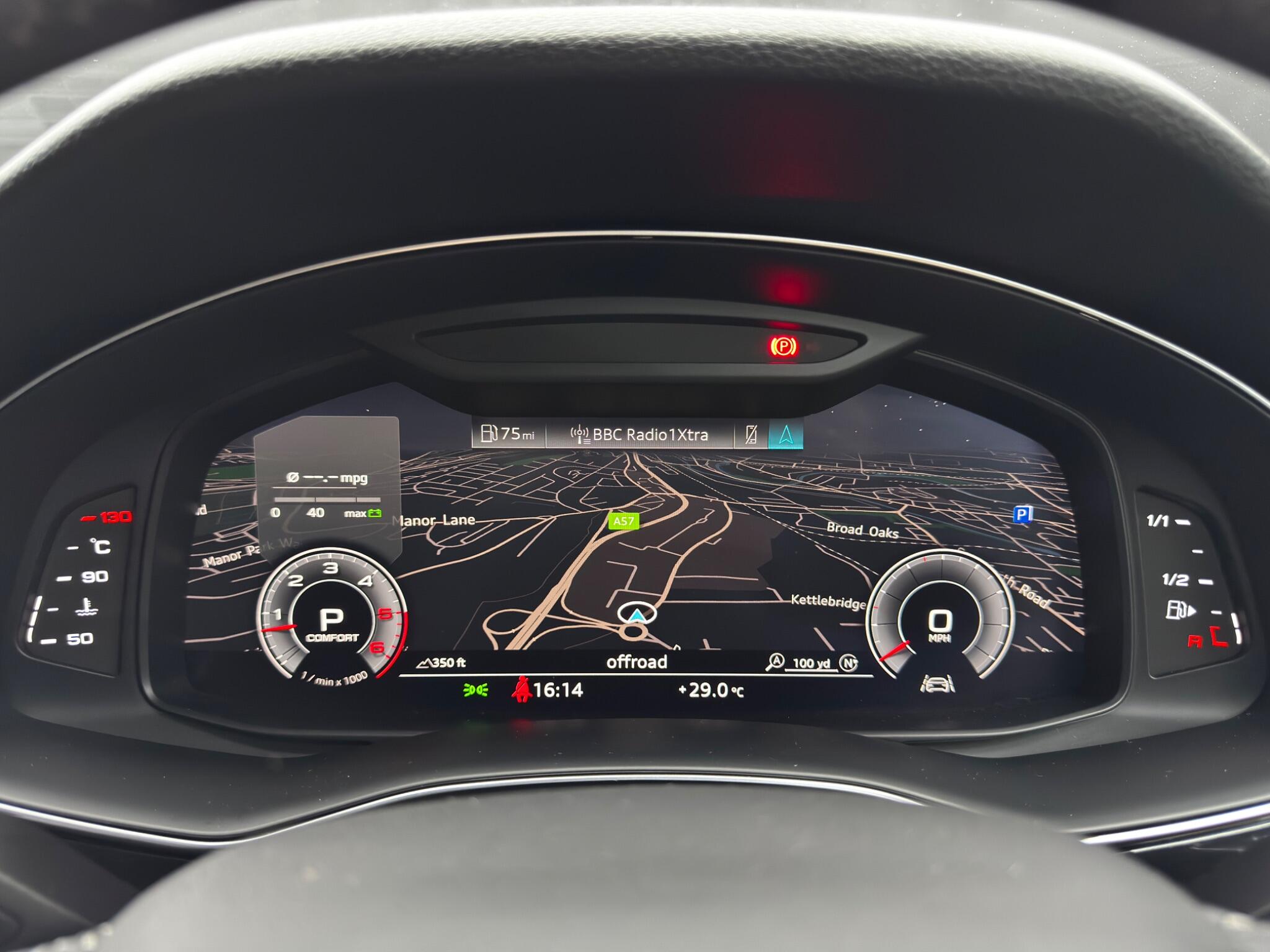 Audi Q8 view 23
