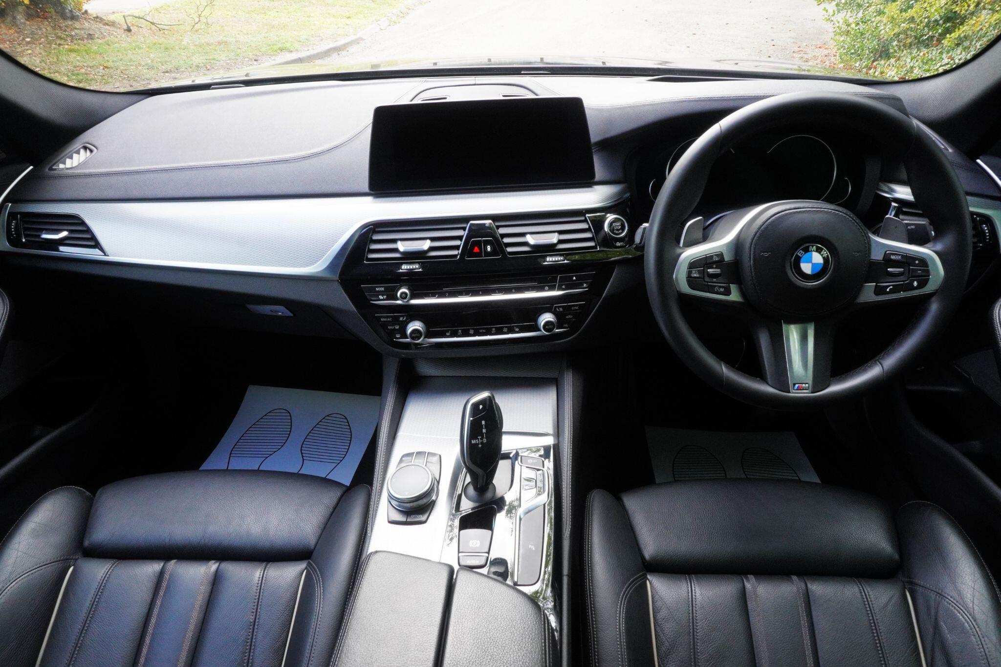 BMW 5 Series view 25