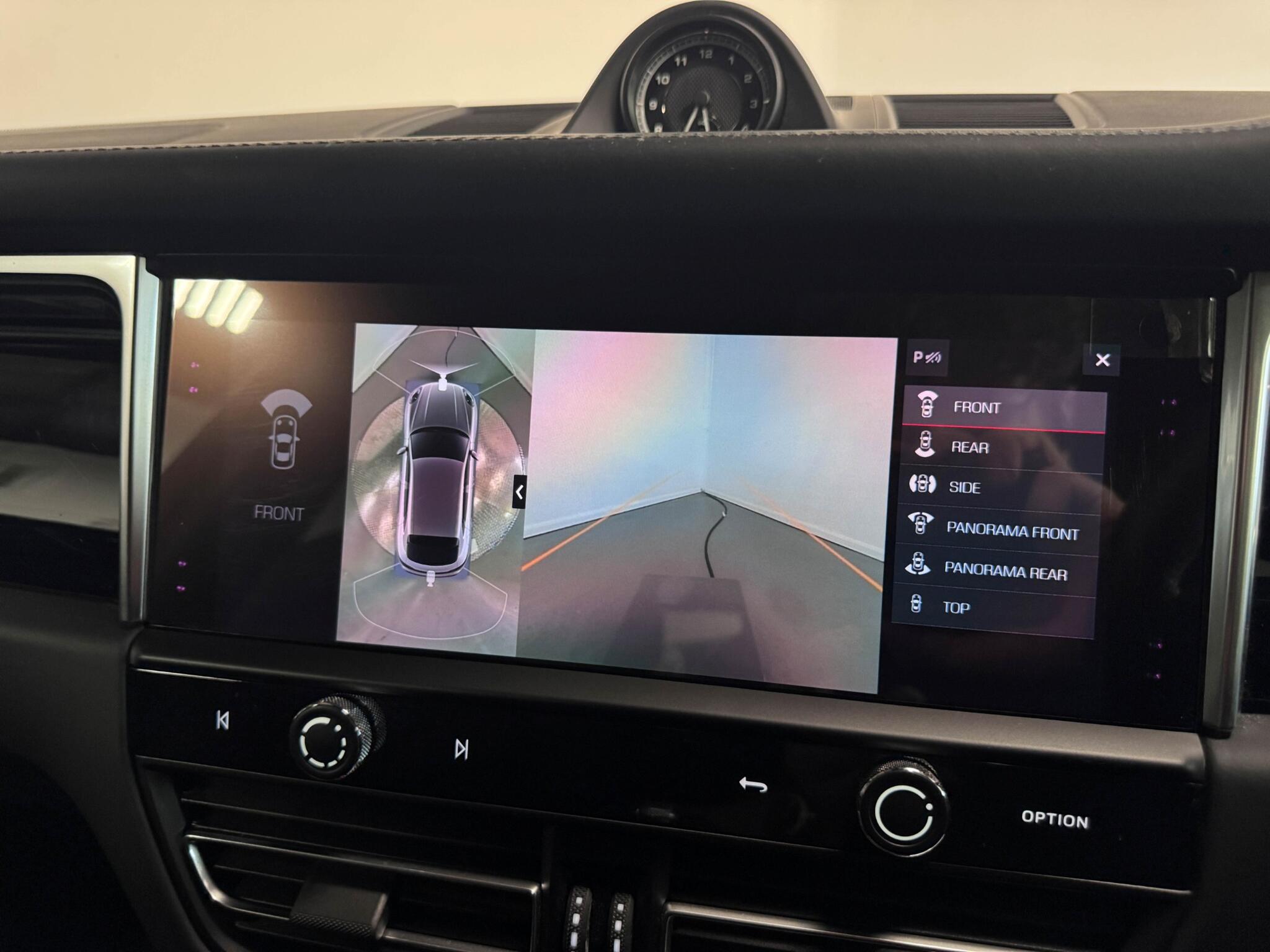 Porsche Macan view 38
