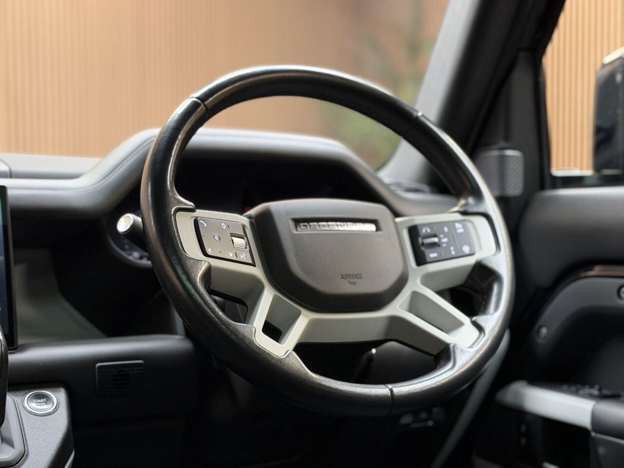 Land Rover Defender 110 view 28