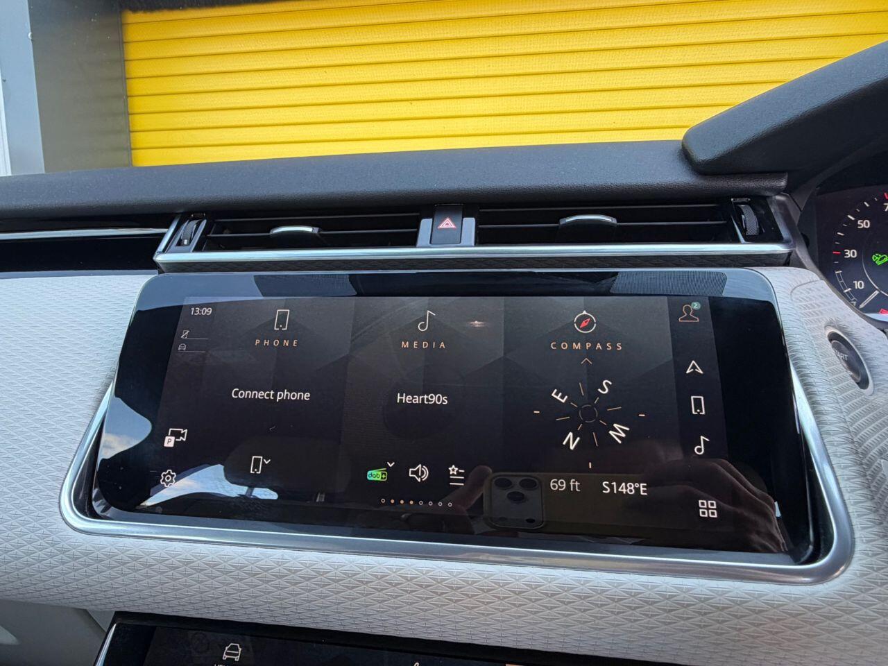 Land Rover Range Rover Velar view 29