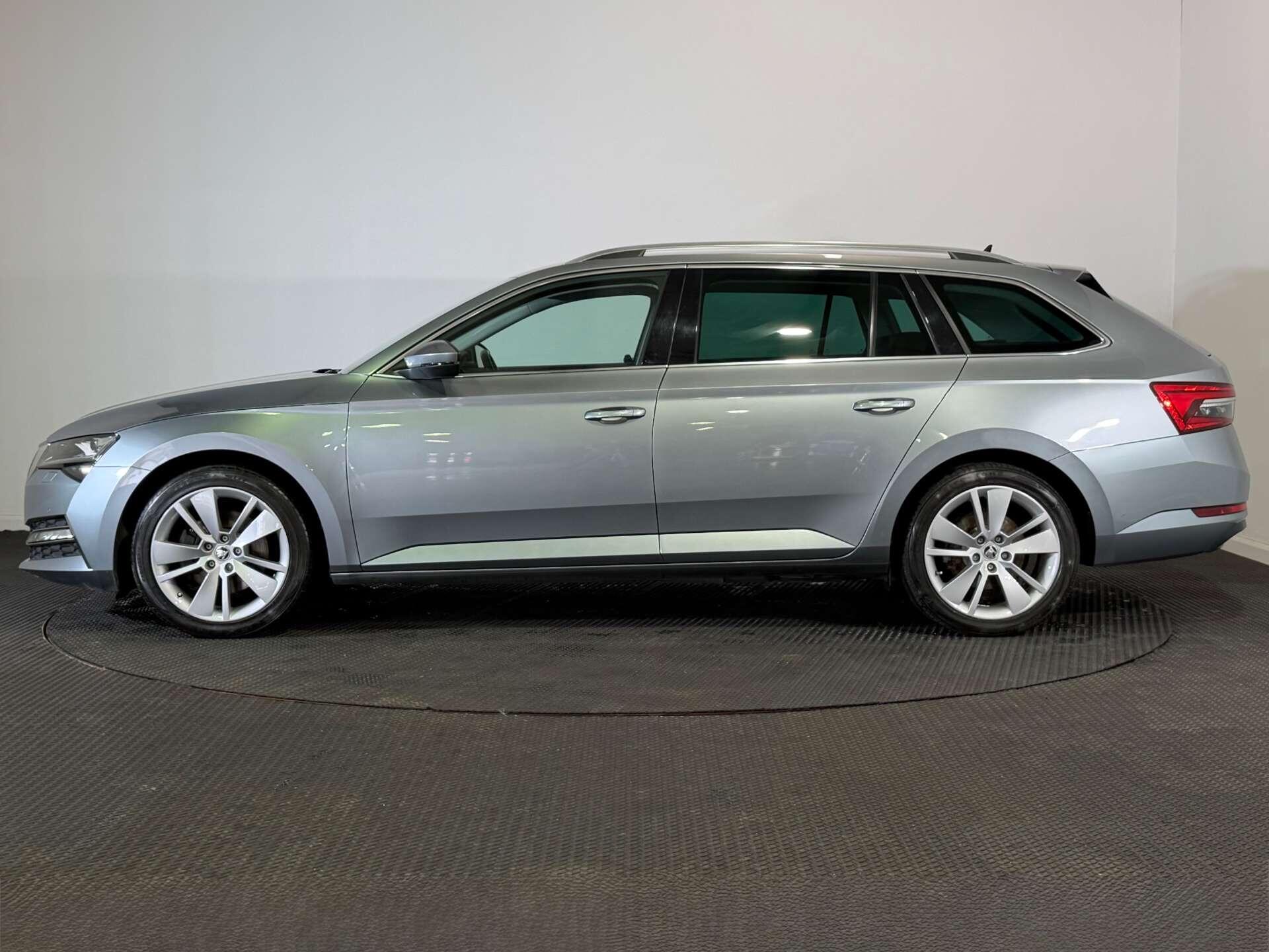 Skoda Superb view 4