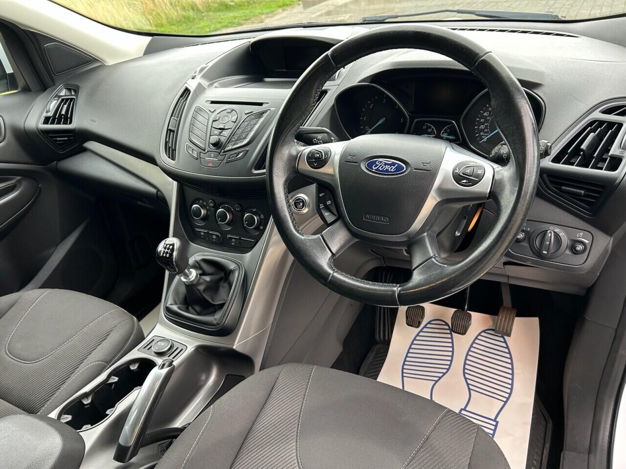 Ford Kuga view 3