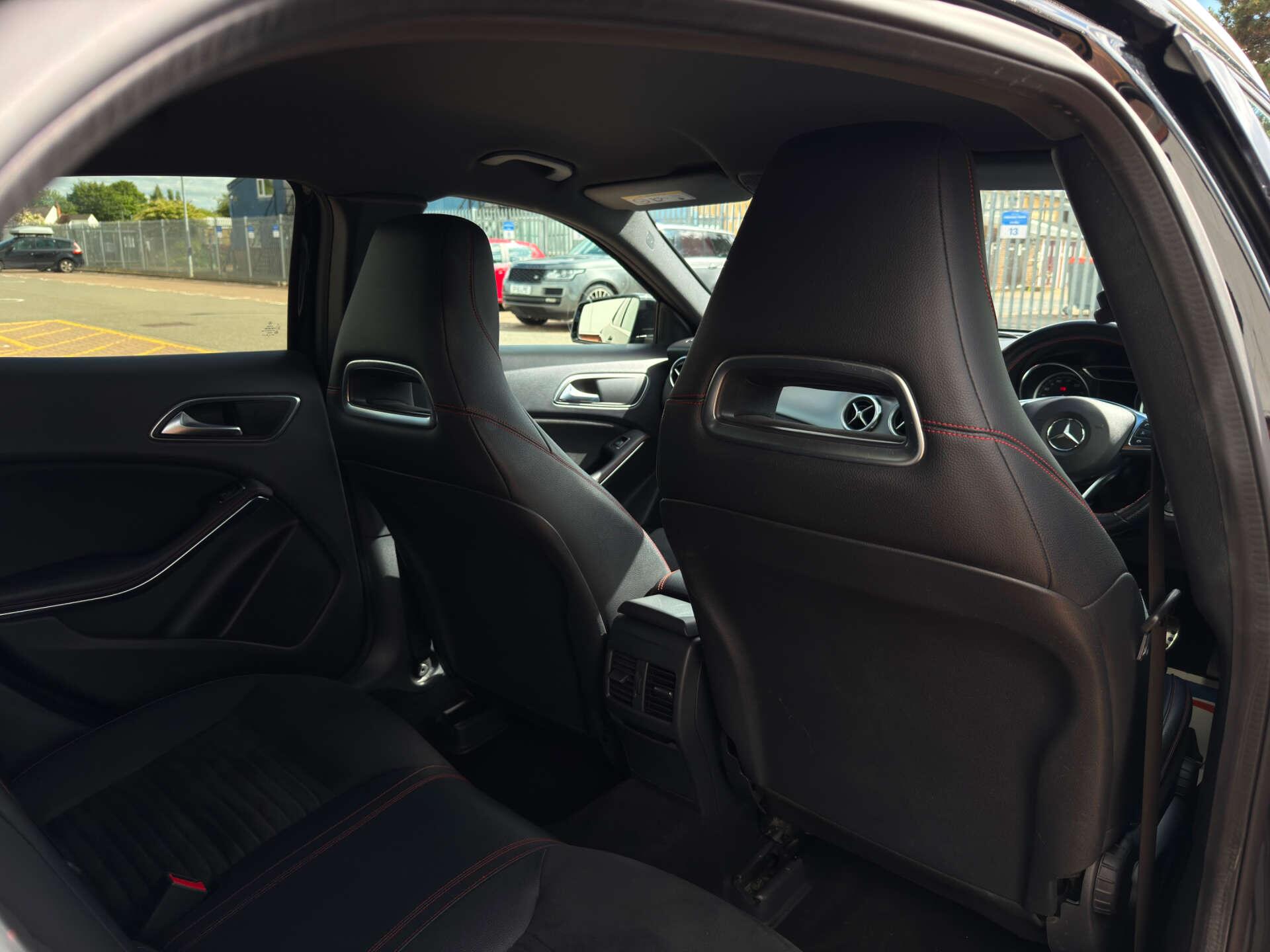 Mercedes-Benz Gla view 21