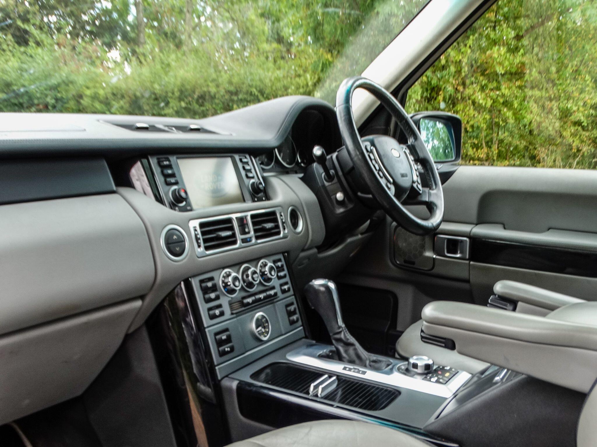 Land Rover Range Rover view 17