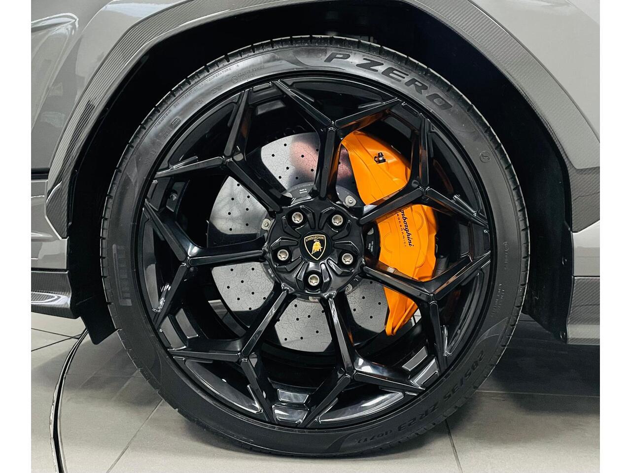 Lamborghini Urus view 12