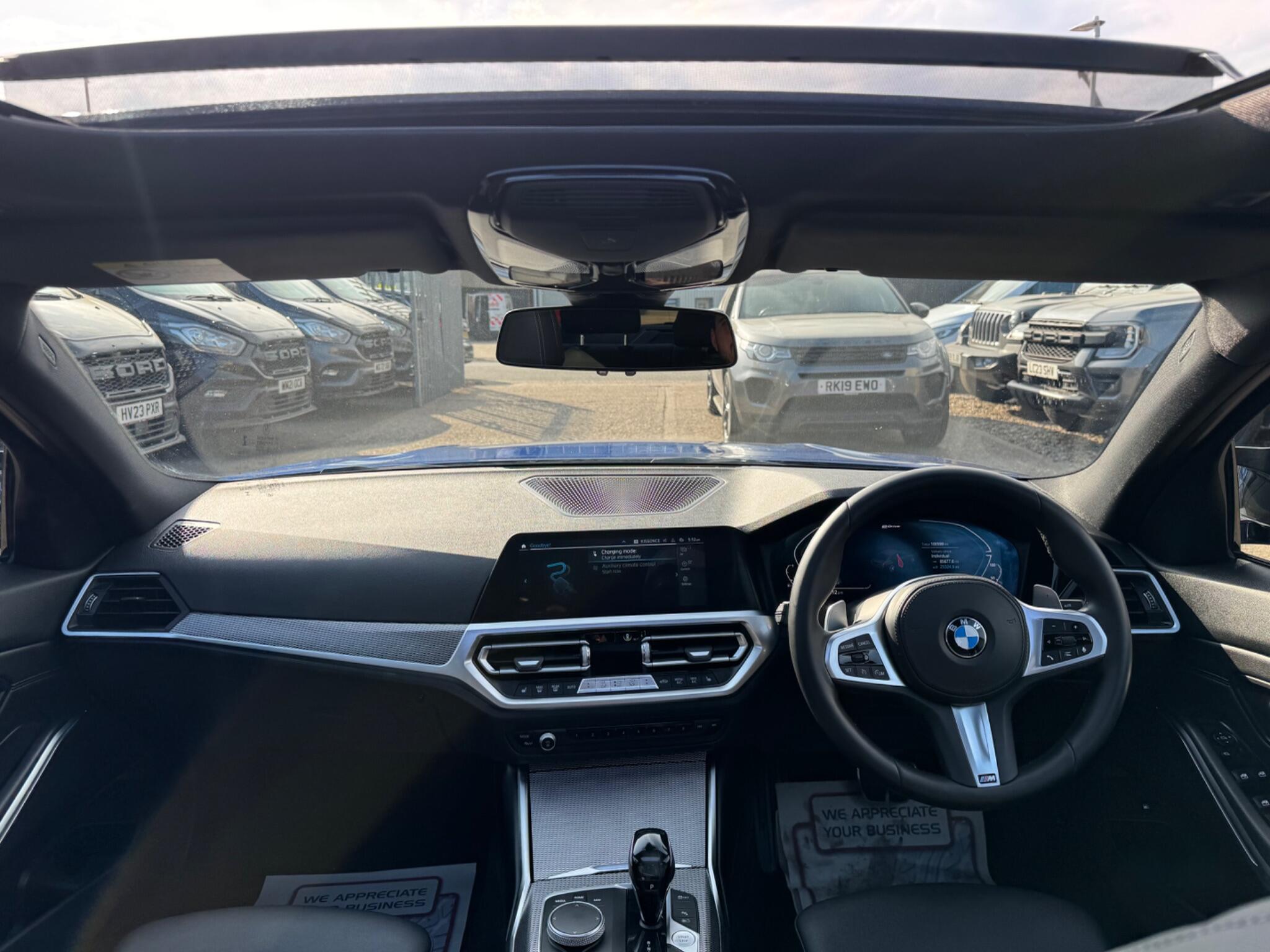 BMW 3 Series view 20