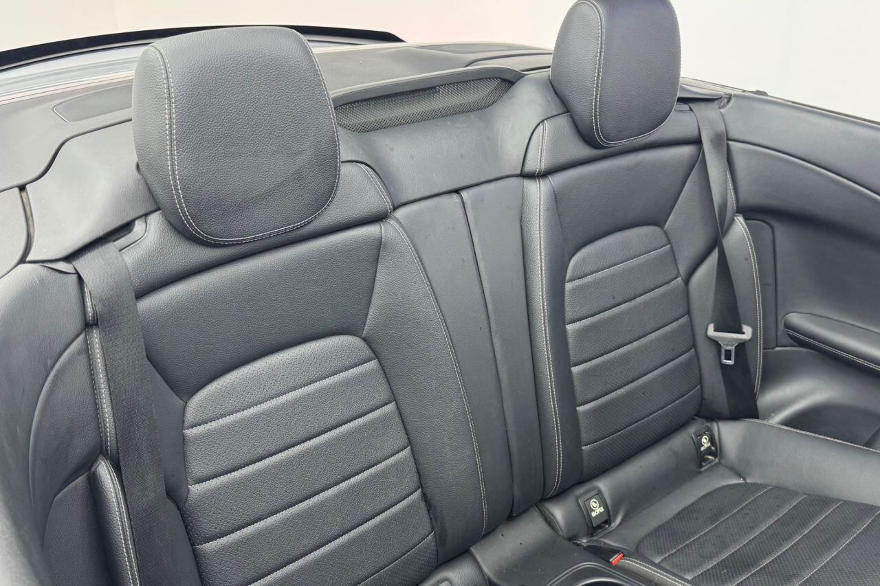 Mercedes-Benz C-Class view 32